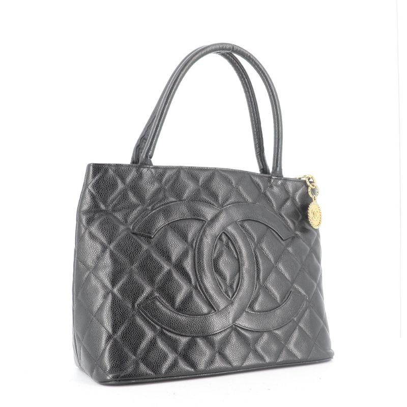 Chanel Black Medaillon Bag

Gold tone metal hardware,
Very good condition, shows light signs of use and wear
Packaging: Chanel dust bag

Additional information:
Designer: Chanel
Dimensions:  Height 34 cm / 13 1⁄2