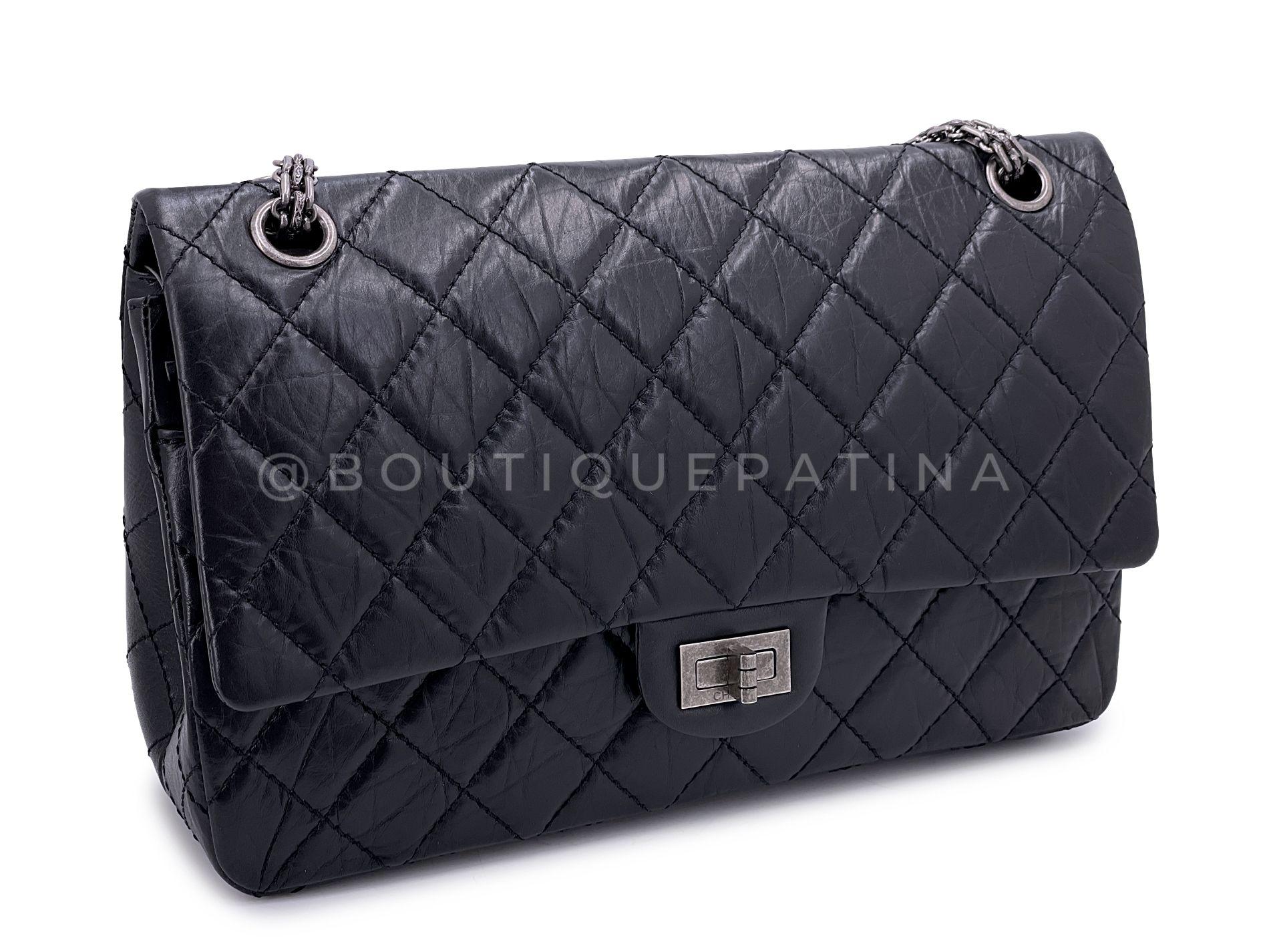 Chanel Black Medium 226 2.55 Reissue Classic Double Flap Bag RHW 66867 In Excellent Condition For Sale In Costa Mesa, CA