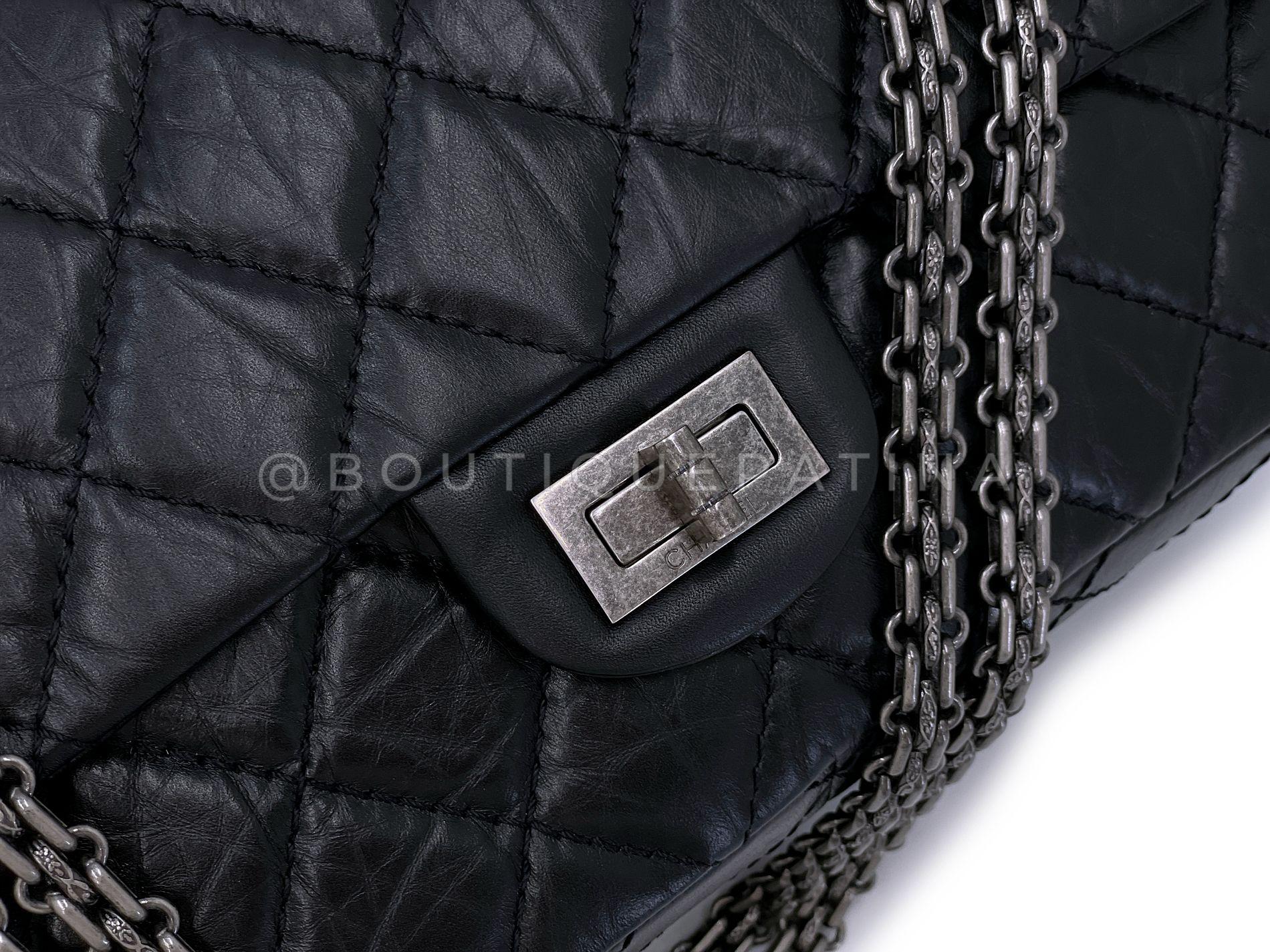 Chanel Black Medium 226 2.55 Reissue Classic Double Flap Bag RHW 66867 For Sale 2