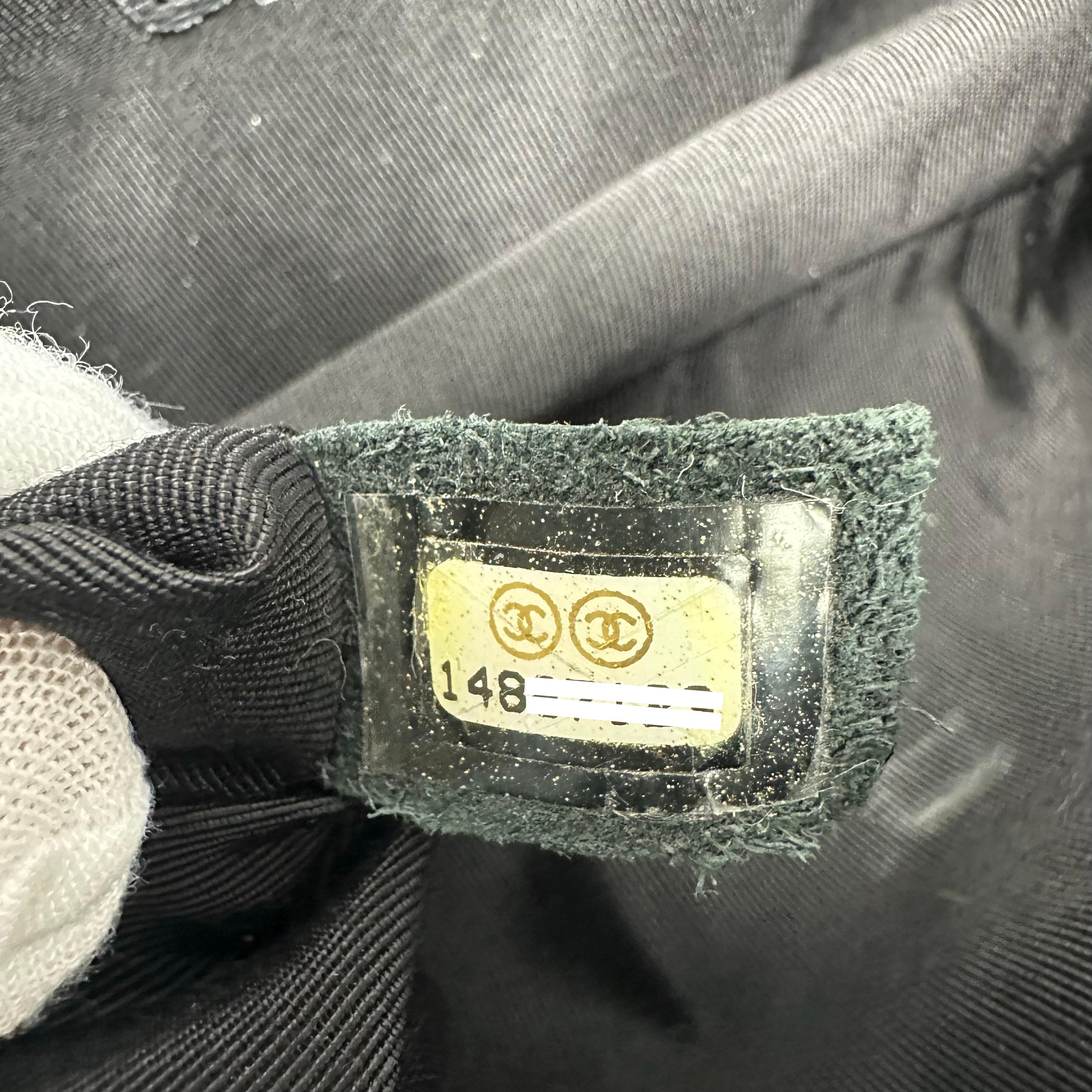 CHANEL Black Medium 2.55 Reissue Lambskin Leather Roll Clutch 2011 Runway For Sale 10