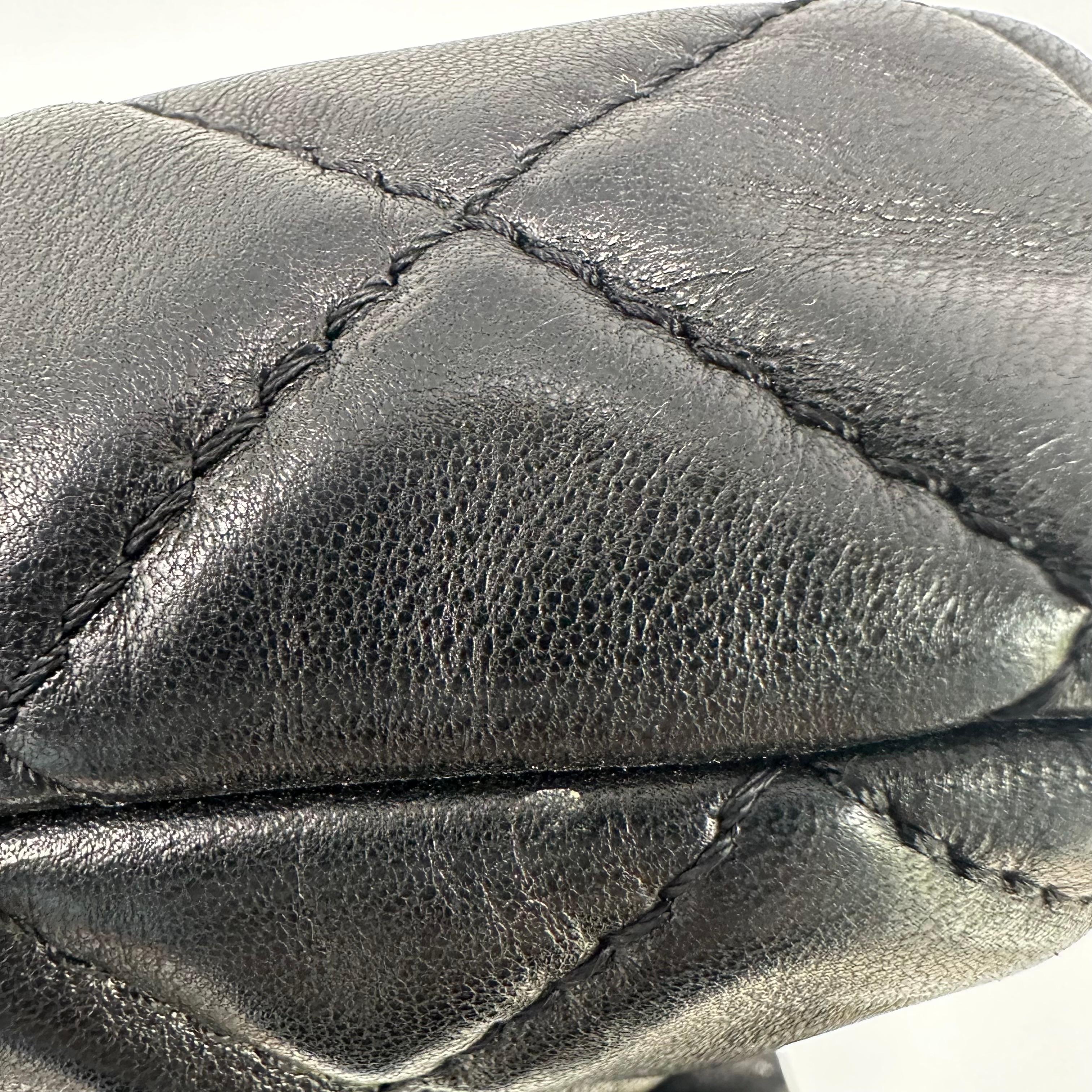CHANEL Black Medium 2.55 Reissue Lambskin Leather Roll Clutch 2011 Runway For Sale 12