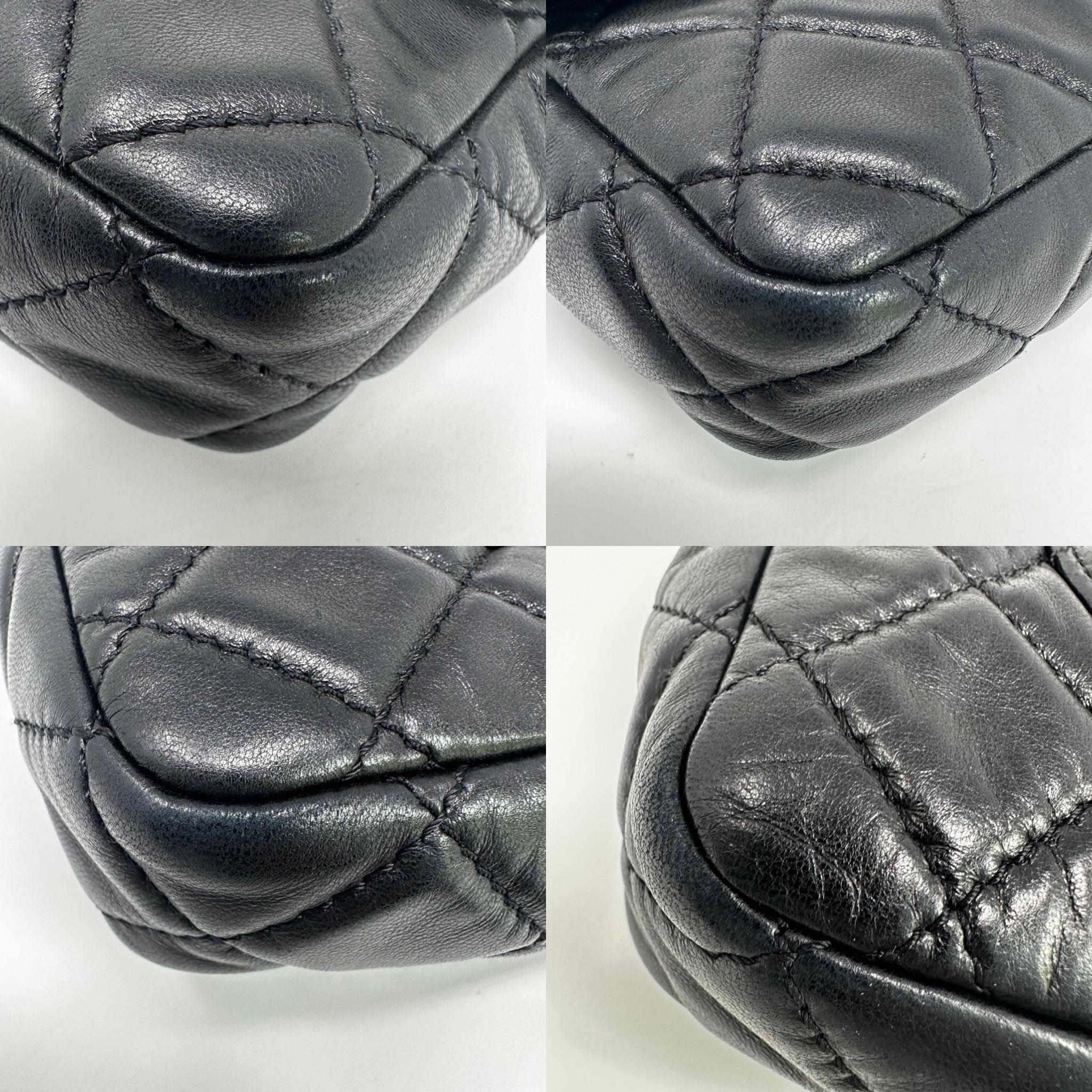 CHANEL Black Medium 2.55 Reissue Lambskin Leather Roll Clutch 2011 Runway For Sale 13