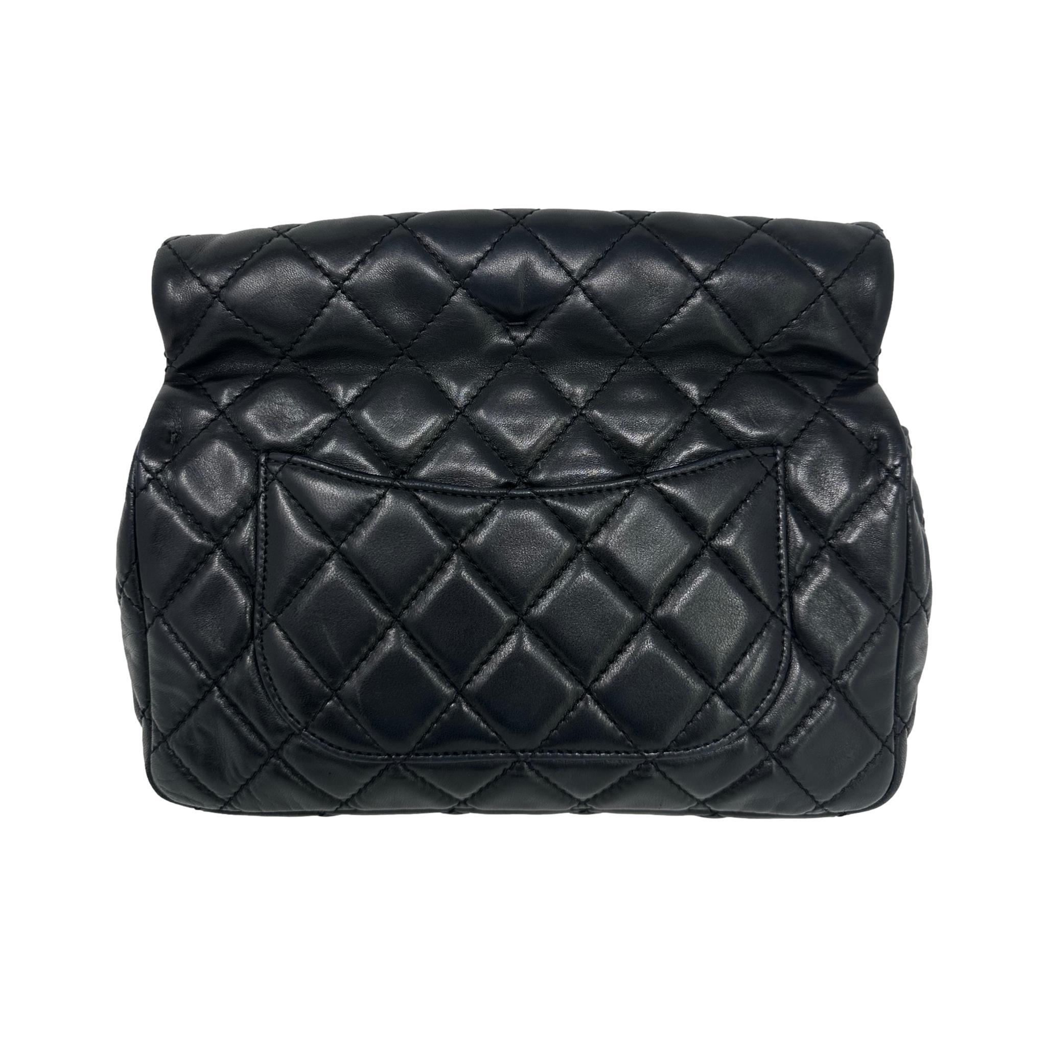 CHANEL Black Medium 2.55 Reissue Lambskin Leather Roll Clutch 2011 Runway In Good Condition For Sale In Los Angeles, CA