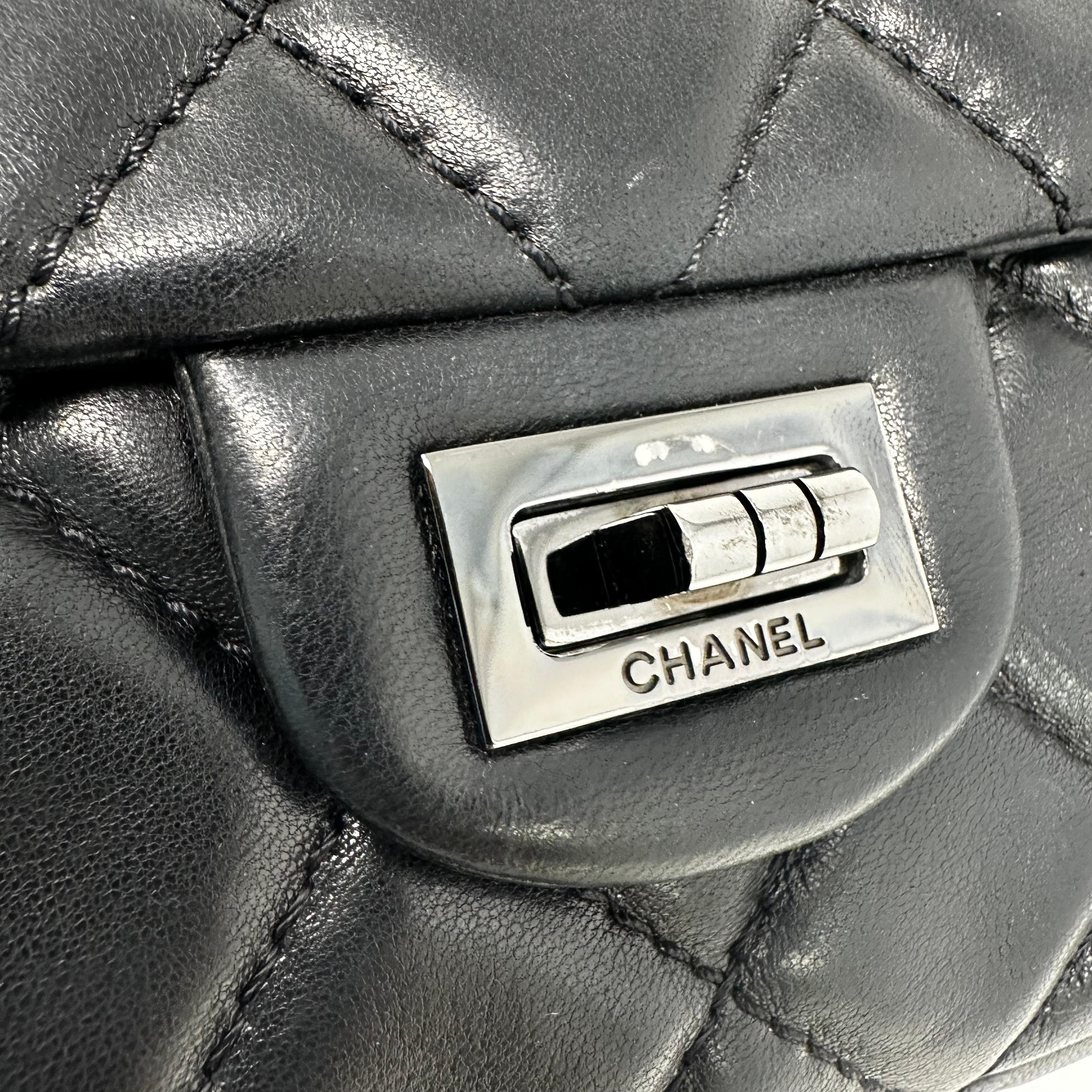 CHANEL Black Medium 2.55 Reissue Lambskin Leather Roll Clutch 2011 Runway For Sale 3