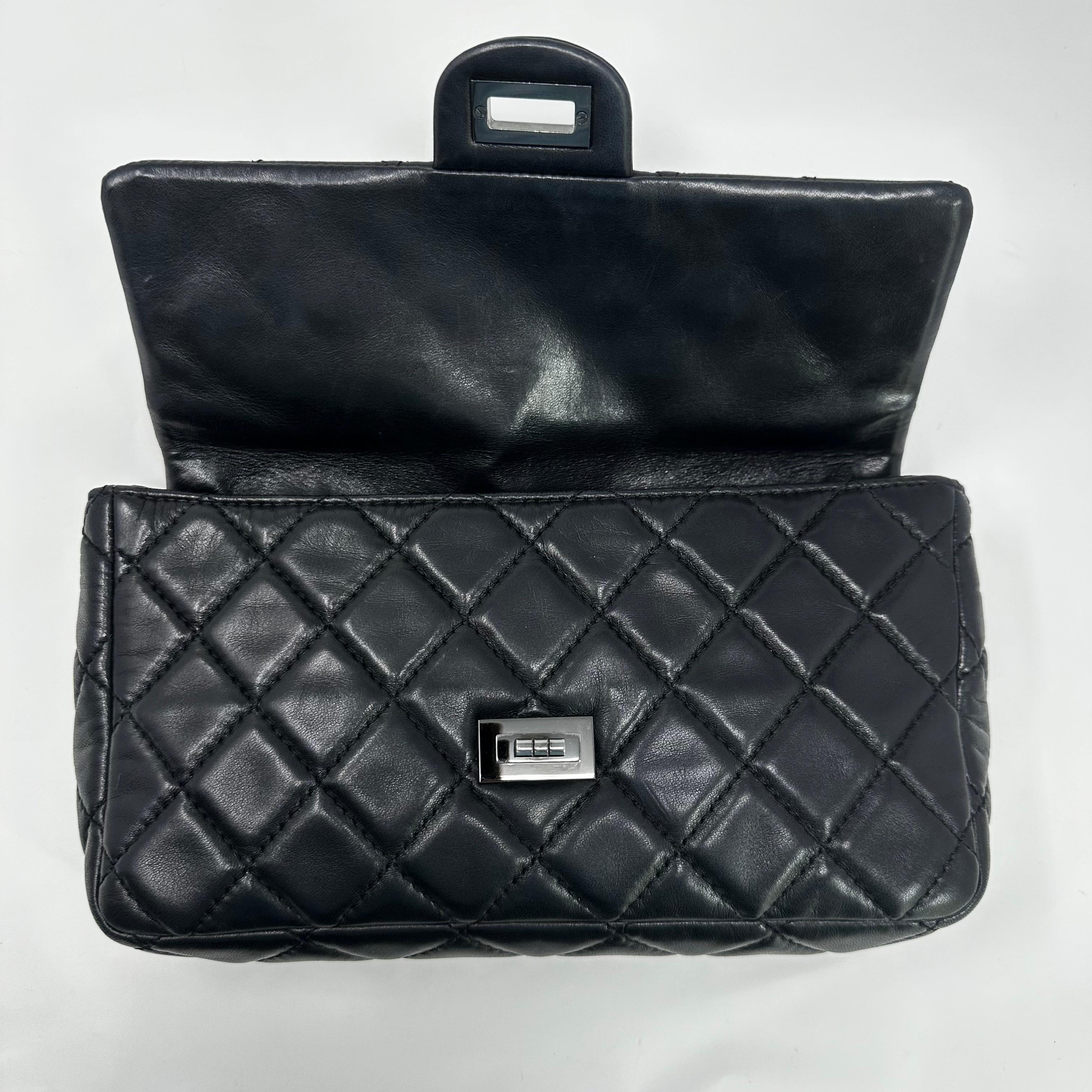 CHANEL Black Medium 2.55 Reissue Lambskin Leather Roll Clutch 2011 Runway For Sale 4
