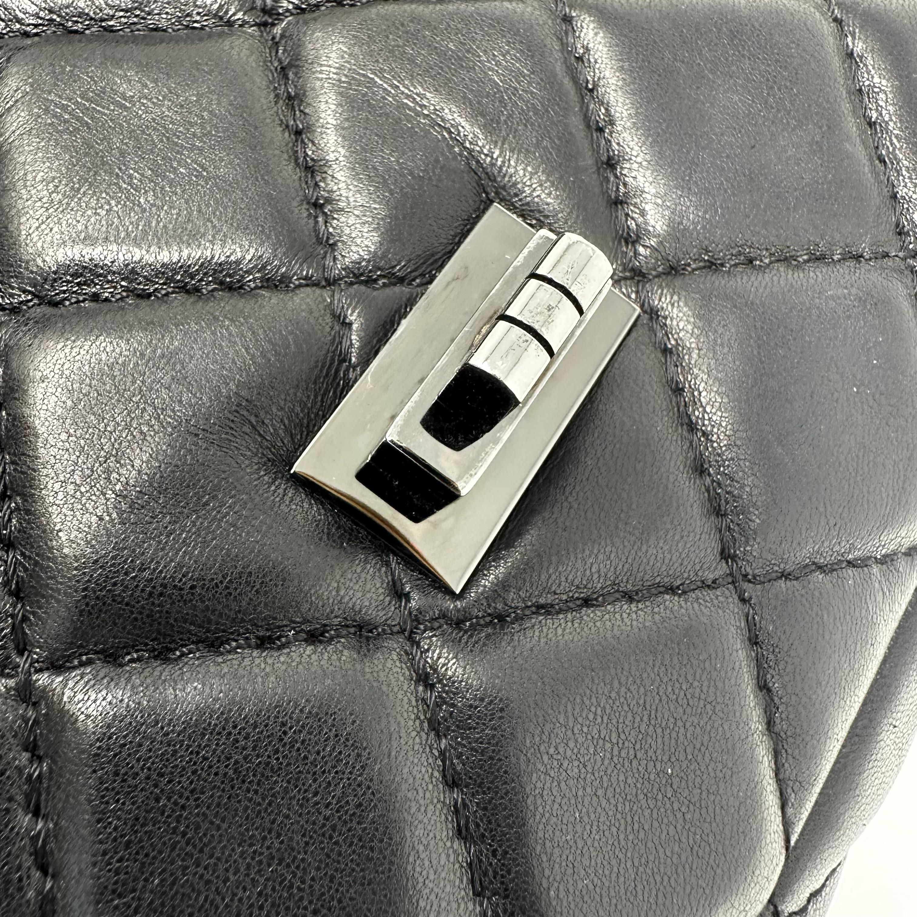 CHANEL Black Medium 2.55 Reissue Lambskin Leather Roll Clutch 2011 Runway For Sale 5