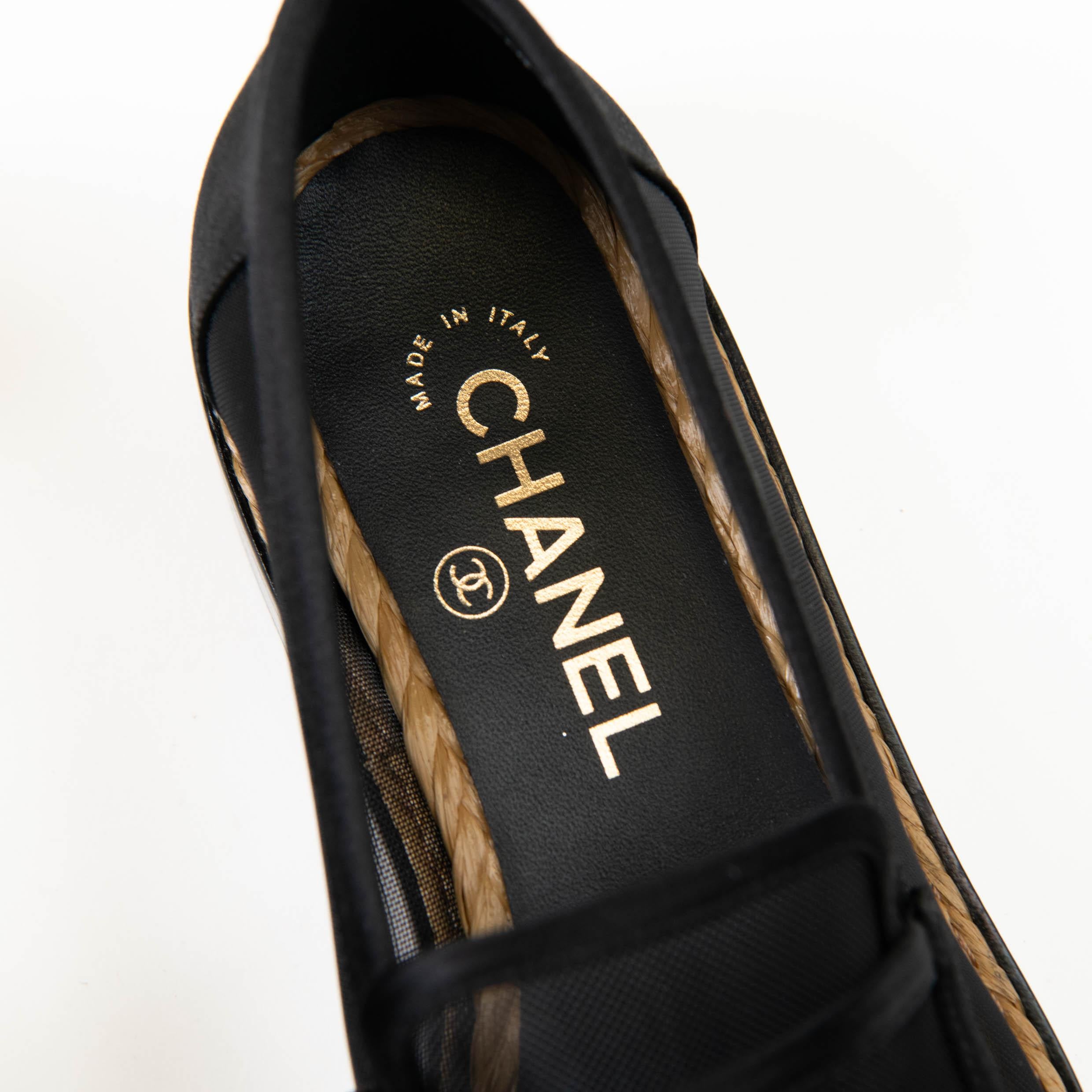 100% Authentic 

Experience opulent charm with Chanel's loafers. Crafted with finesse, these loafers boast a seamless fusion of mesh and satin, adorned with delicate beaded CC motifs. Effortlessly chic, they exude refined style, perfect for adding a