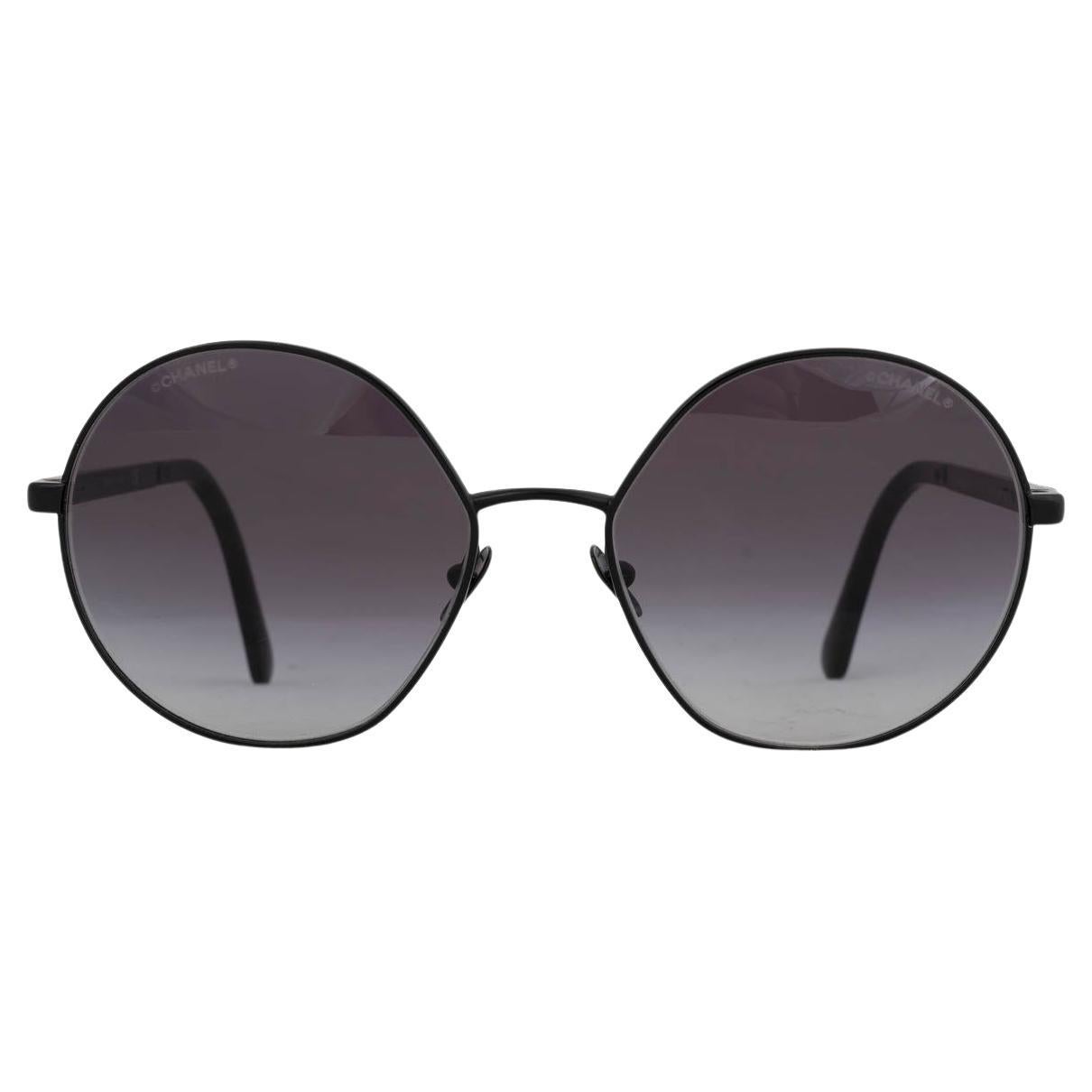 CHANEL Schwarze 4269 ROUND-Sonnenbrille aus Metall im Angebot