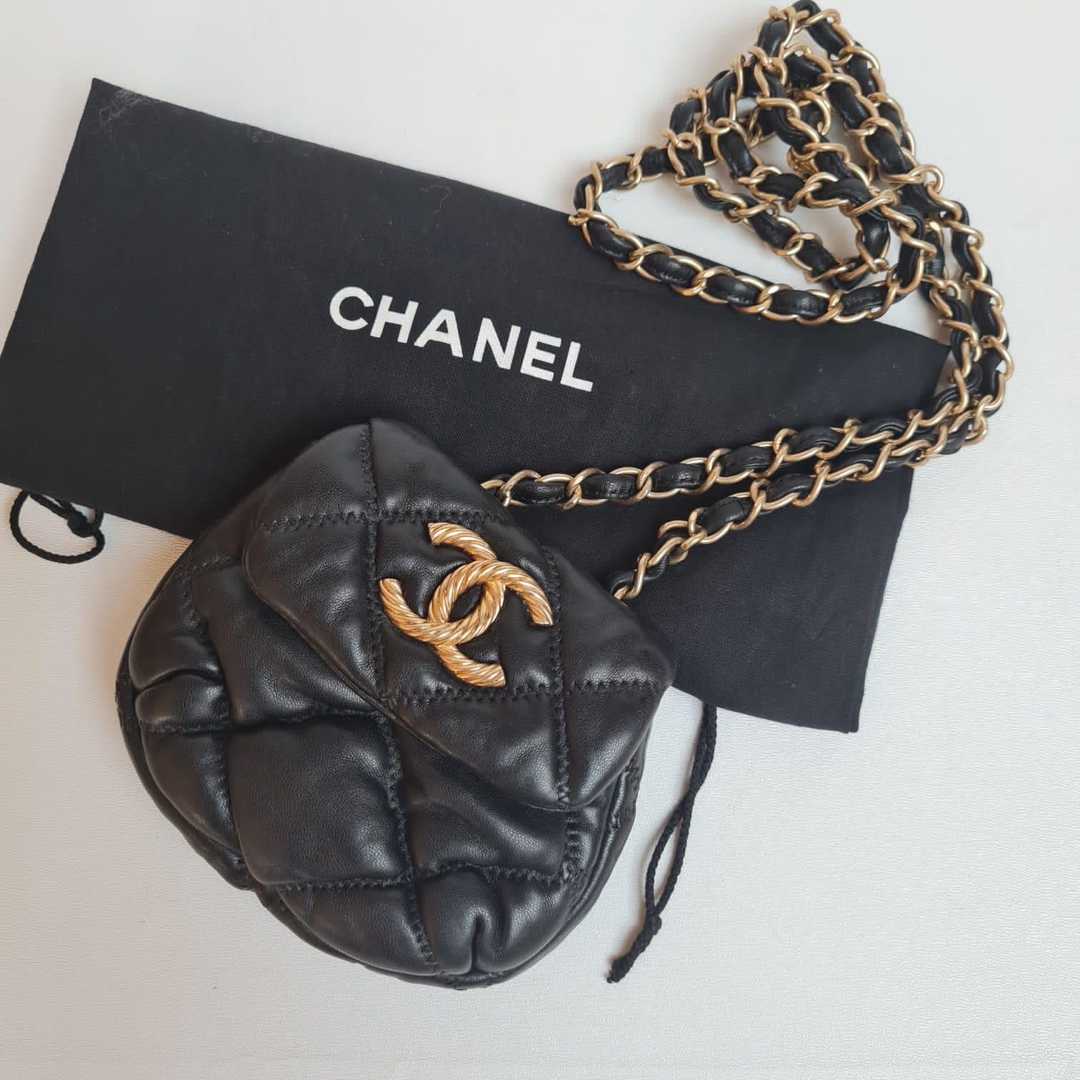 Chanel Black Mini Bubble Quilted Flap Crossbody Bag Bon état à Jakarta, Daerah Khusus Ibukota Jakarta