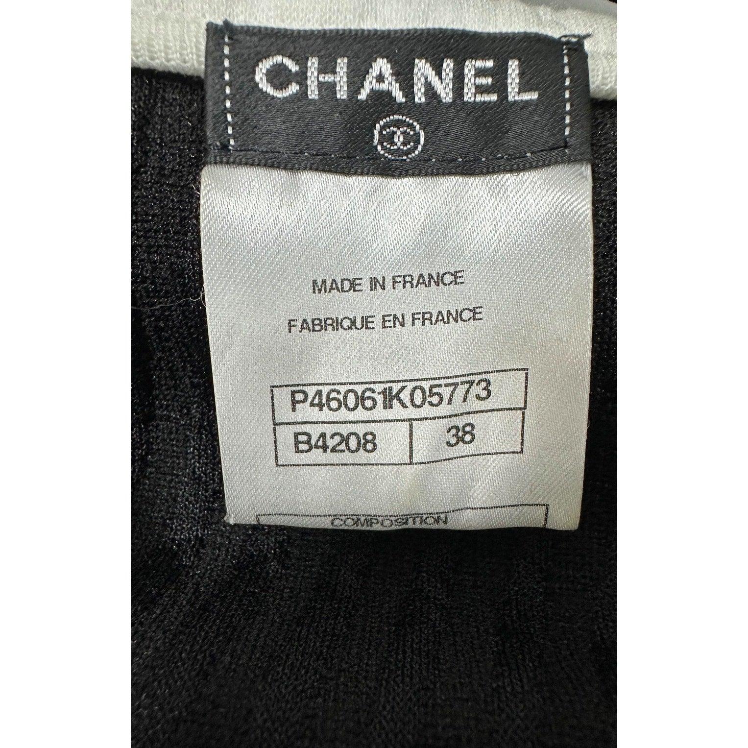 Mini abito nero di Chanel con colletto bianco - Taglia 38 In condizioni ottime in vendita a Krakow, PL