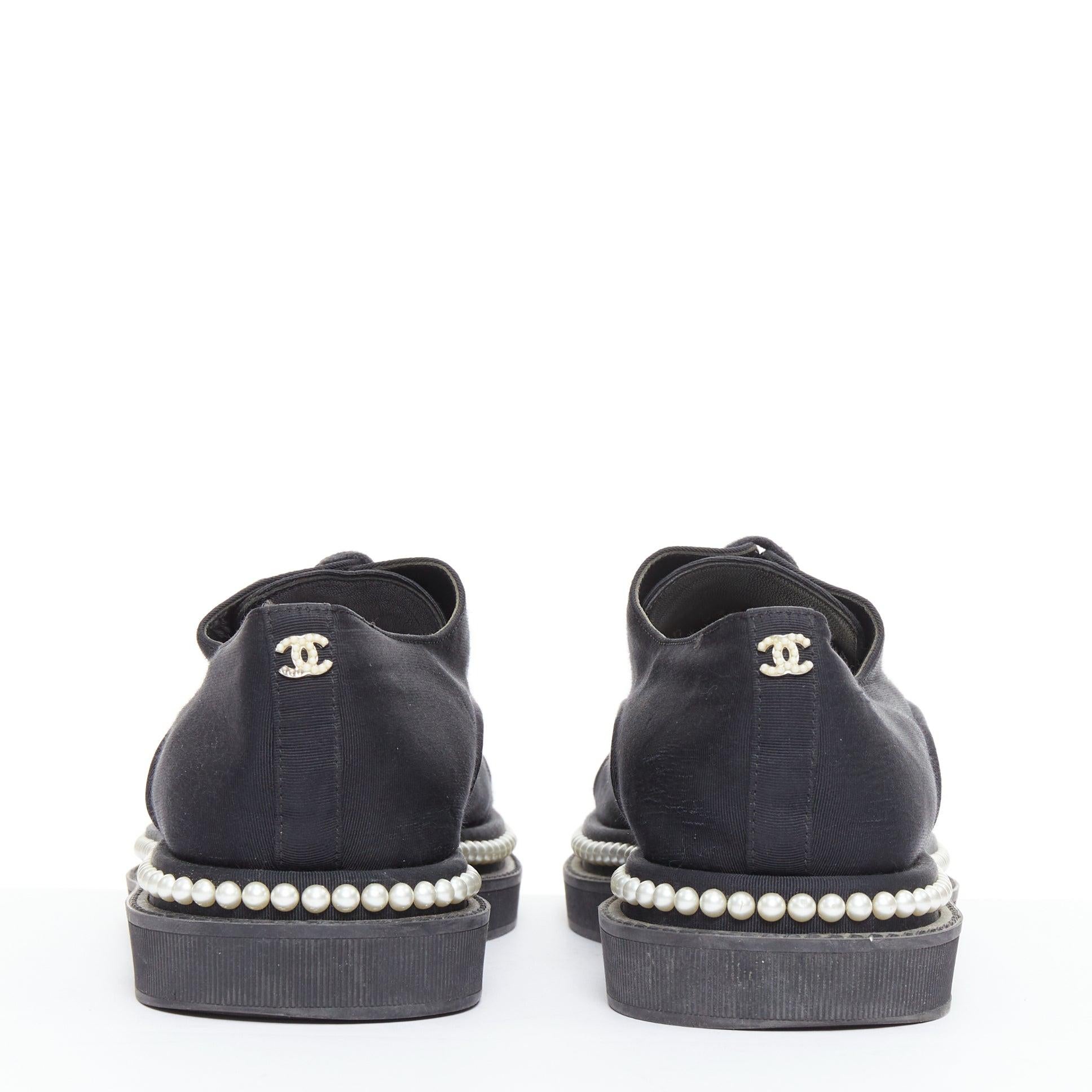 Derbies CHANEL en tissu monochrome noir à lacets et fausses perles EU37.5 État moyen - En vente à Hong Kong, NT
