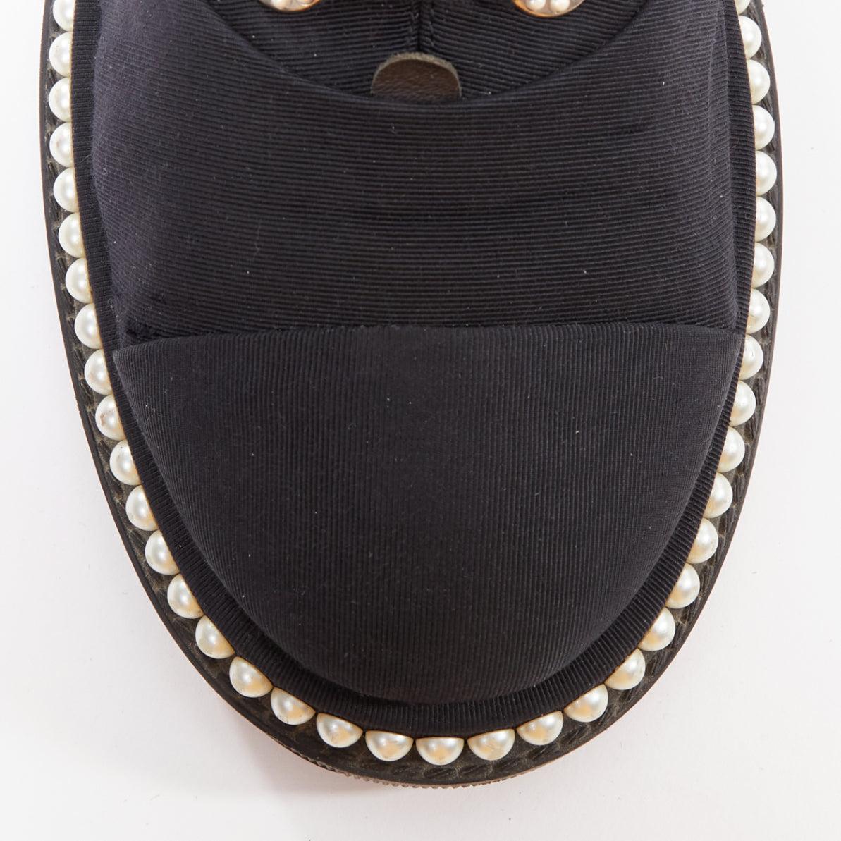 Derbies CHANEL en tissu monochrome noir à lacets et fausses perles EU37.5 en vente 1