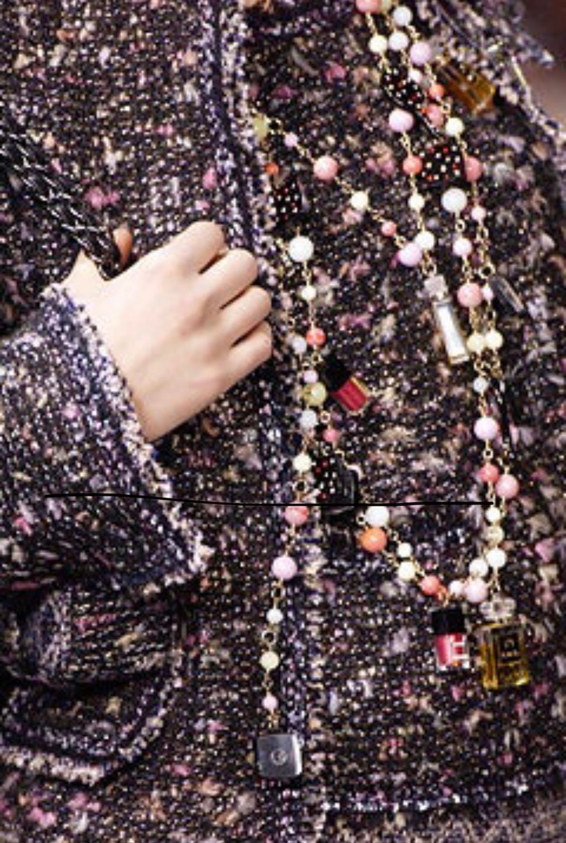 Chanel Schwarze mehrfarbige Tweed-Jacke und ärmellose Top-Ensembles aus Tweed im Zustand „Hervorragend“ im Angebot in Sheung Wan, HK
