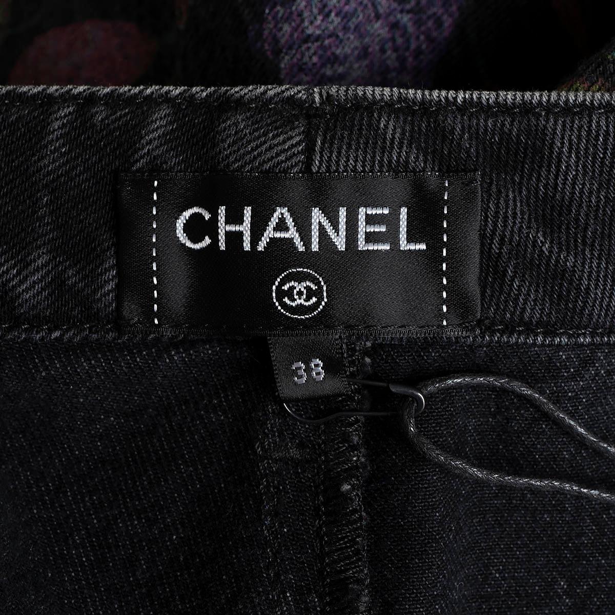 CHANEL Schwarze & mehrfarbige Baumwollhose 2021 21A CHATEAU DES DAMES FLORAL JEANS aus Baumwolle 38 S im Angebot 2