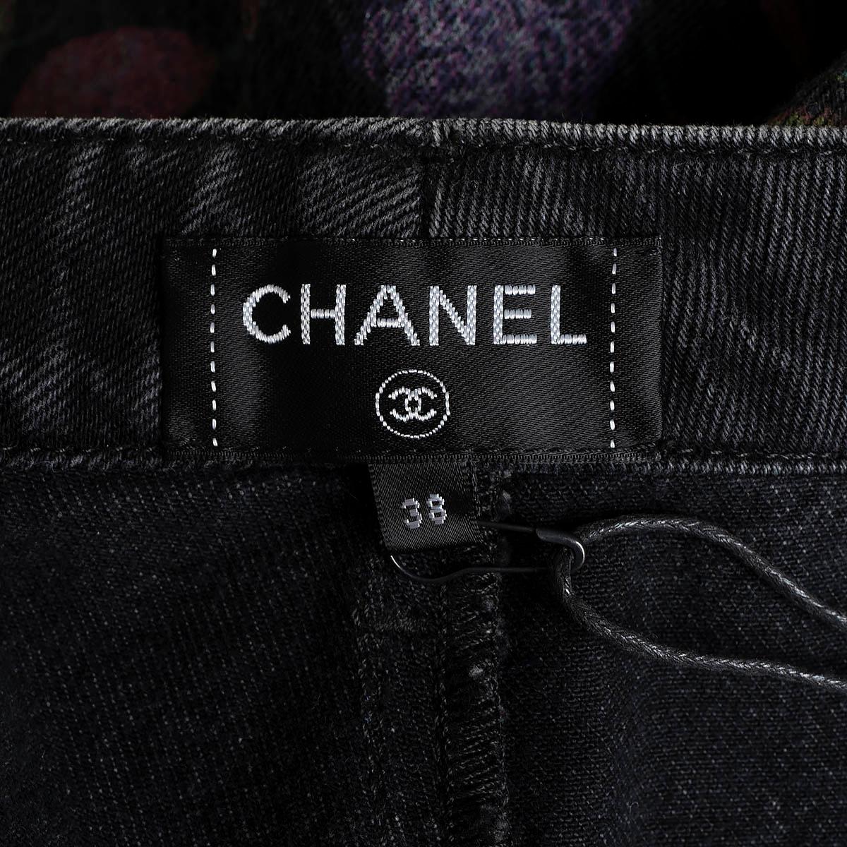 CHANEL black & multi cotton 2021 21A CHATEAU DES DAMES FLORAL JEANS Pants 38 S For Sale 2