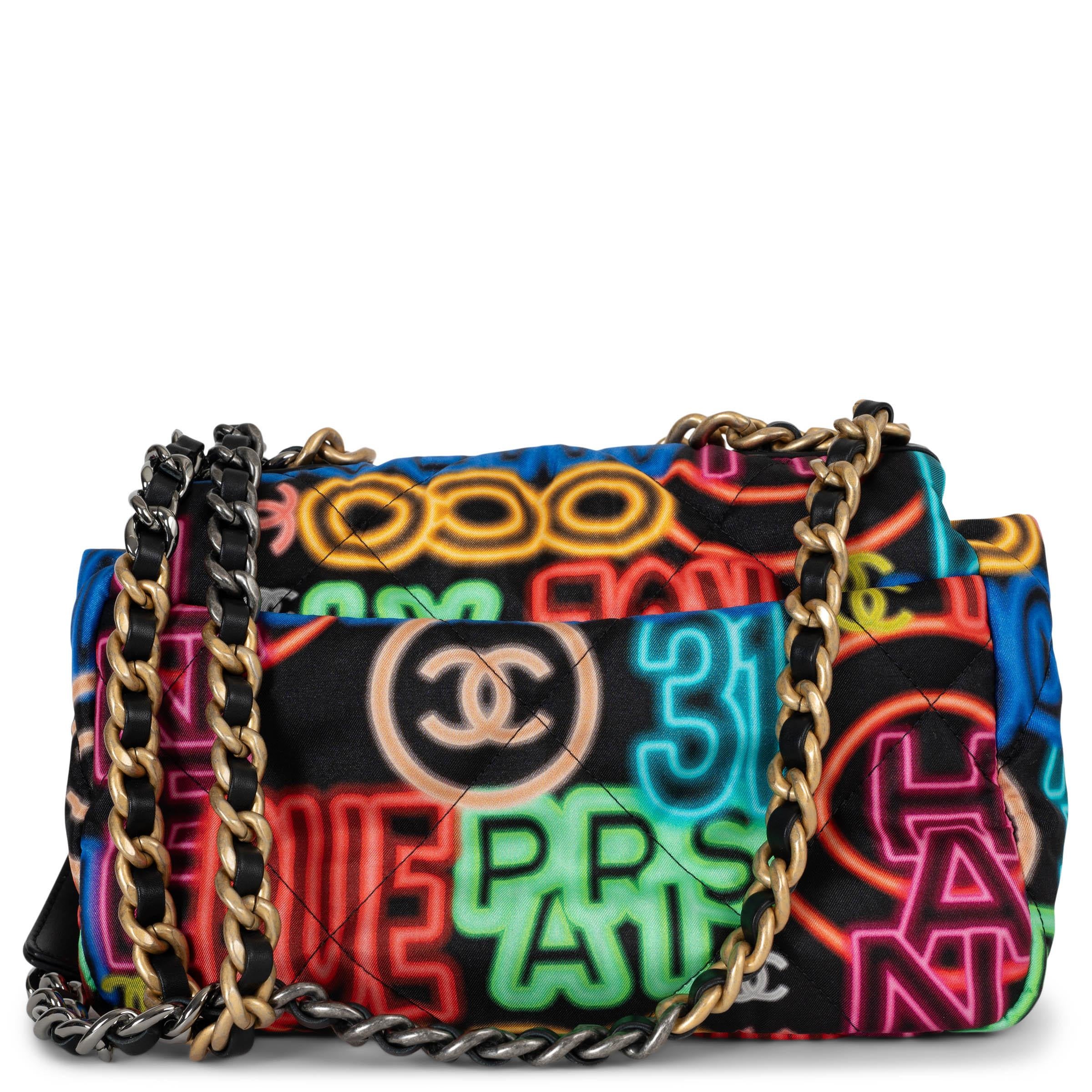 Black CHANEL black & multi fabric 21S 19 MEDIUM GRAFFITI Shoulder Bag For Sale