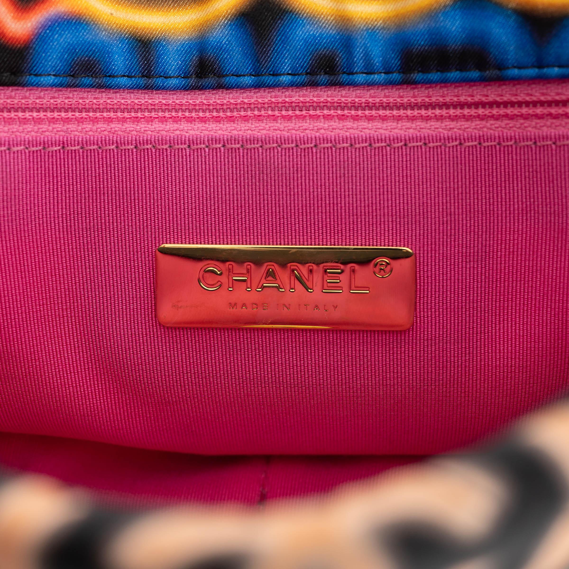 CHANEL black & multi fabric 21S 19 MEDIUM GRAFFITI Shoulder Bag For Sale 3