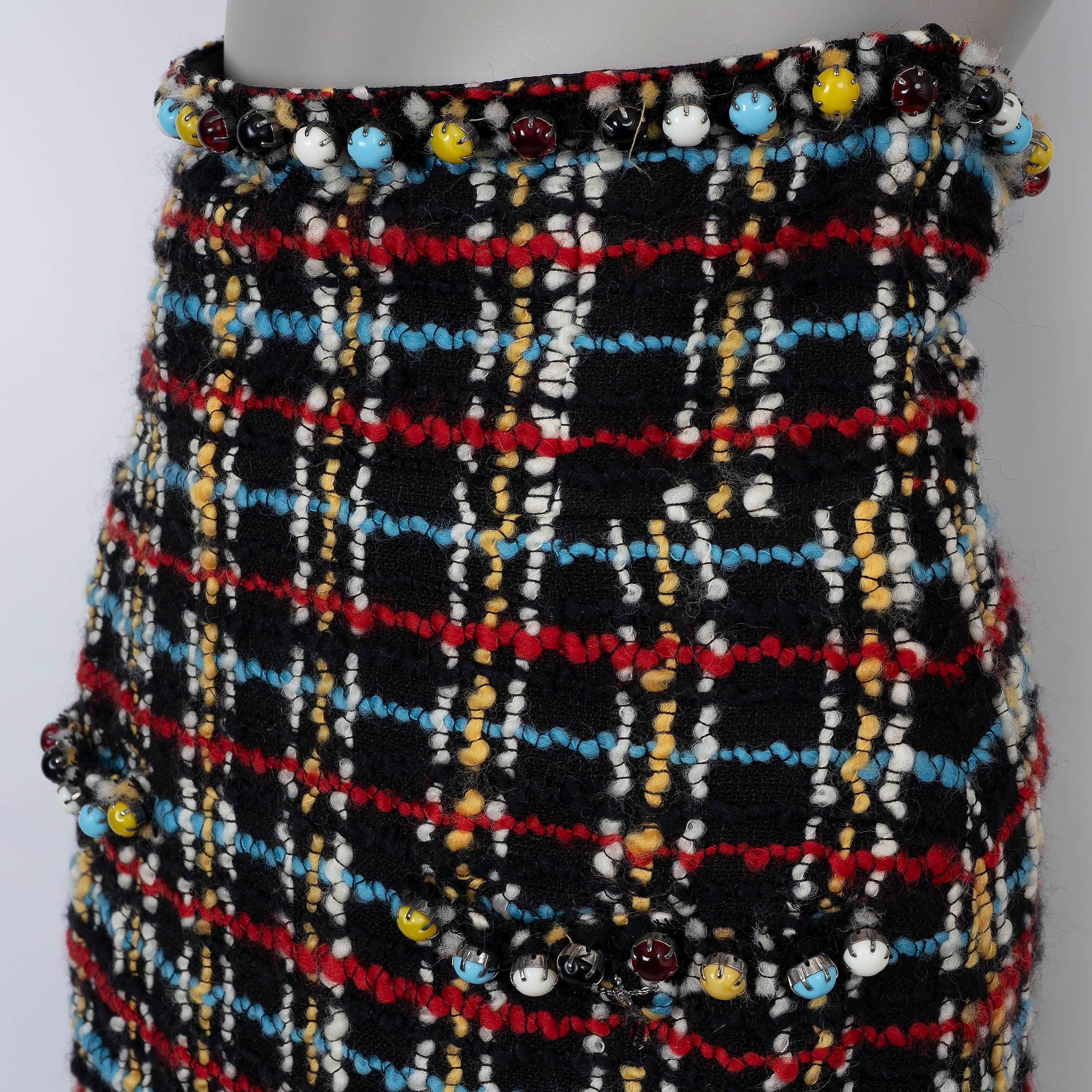 CHANEL - Jupe 07A BEADED TWEED en laine noire et multicolore S en vente 1
