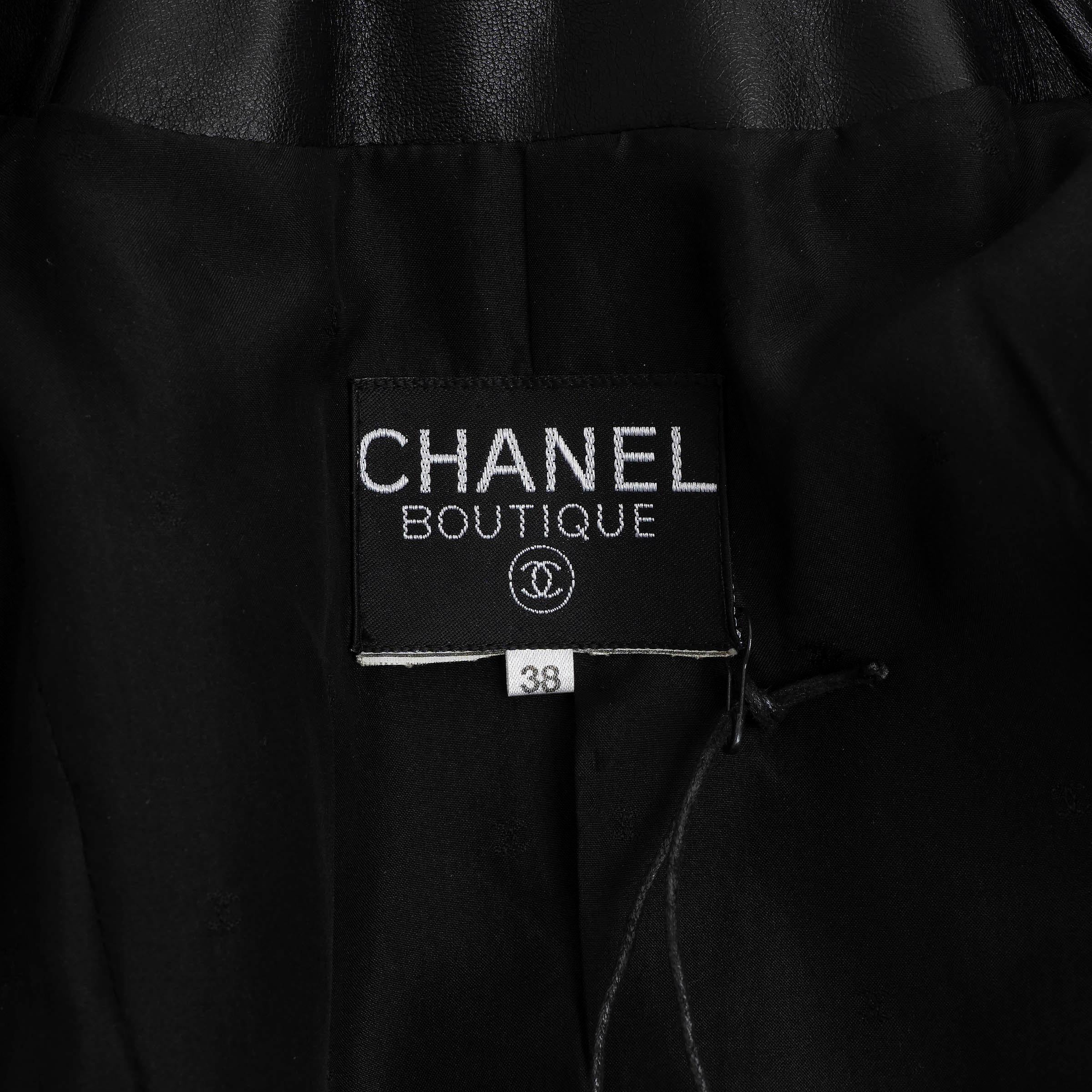 CHANEL - Veste en laine 92A noire et multicolore avec bordures en cuir 38 S en vente 2