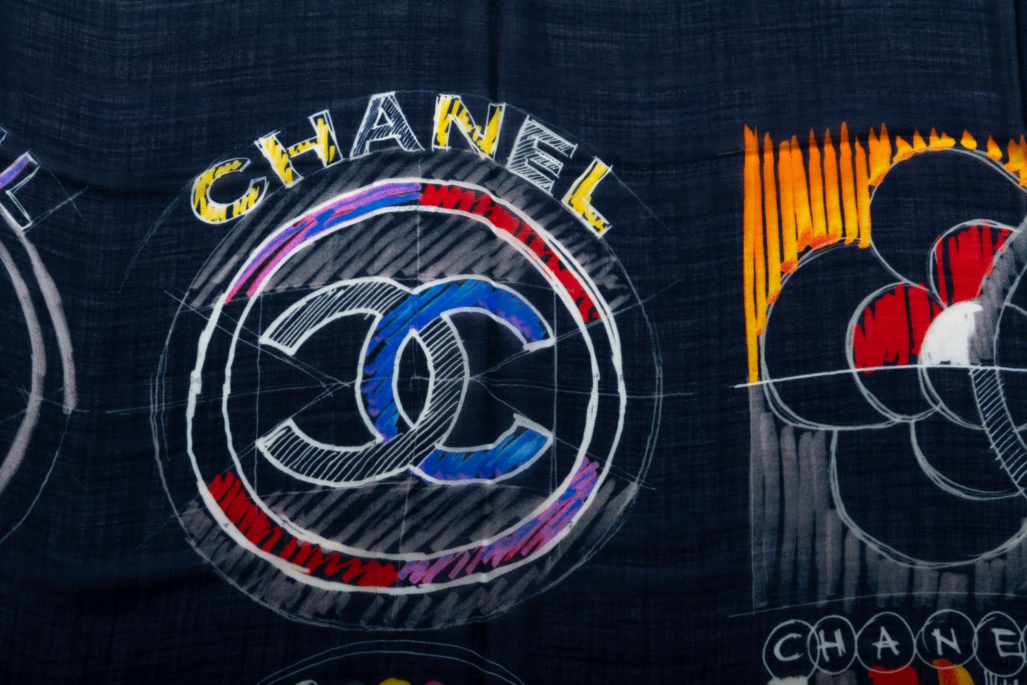 Noir Châle Chanel en cachemire noir multicolore en vente