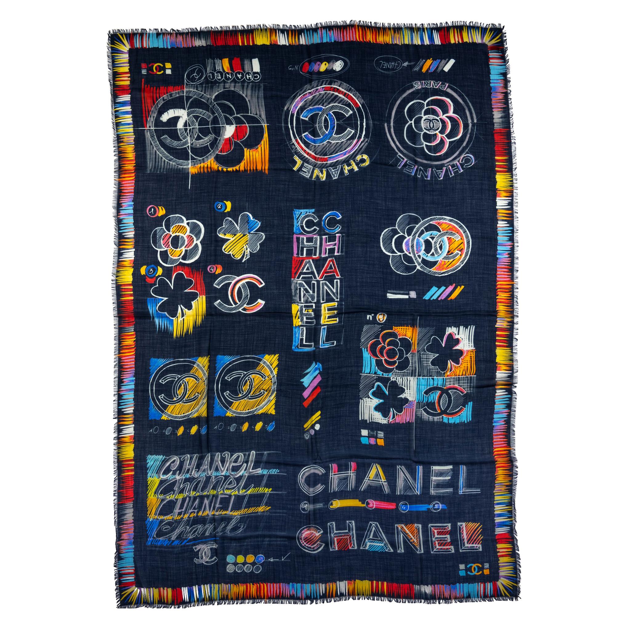 Châle Chanel en cachemire noir multicolore en vente