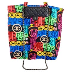 Chanel Schwarze Multicolor Graffiti bedruckte Tragetasche aus Stoff mit klappbarer Kette