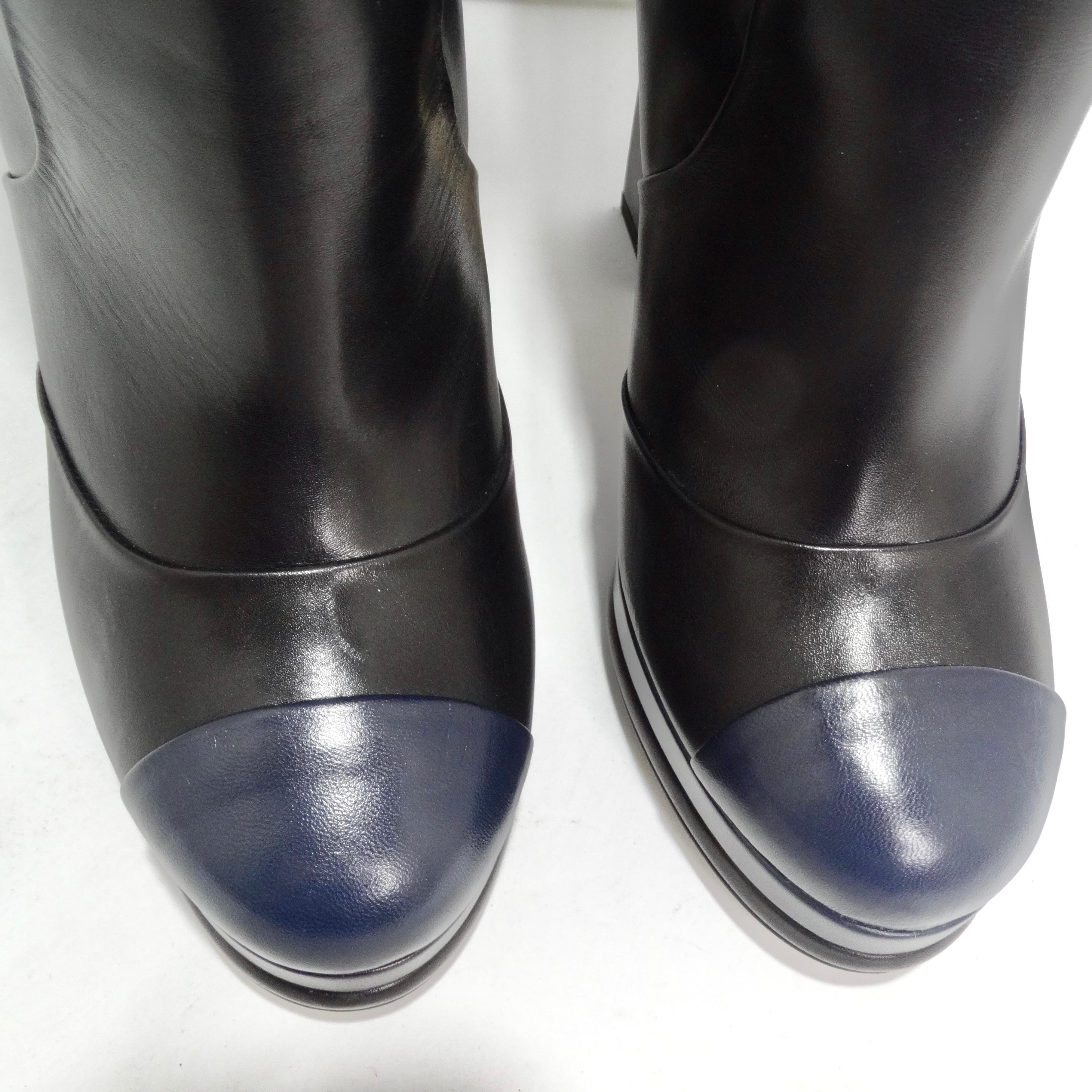 Chanel Black/Navy Blue Leather CC Boots In Excellent Condition For Sale In Scottsdale, AZ