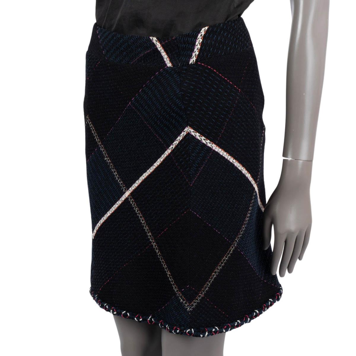 CHANEL black & navy  cotton blend 2007 07C BRAID TRIM TWEED Skirt 34 XXS For Sale 1