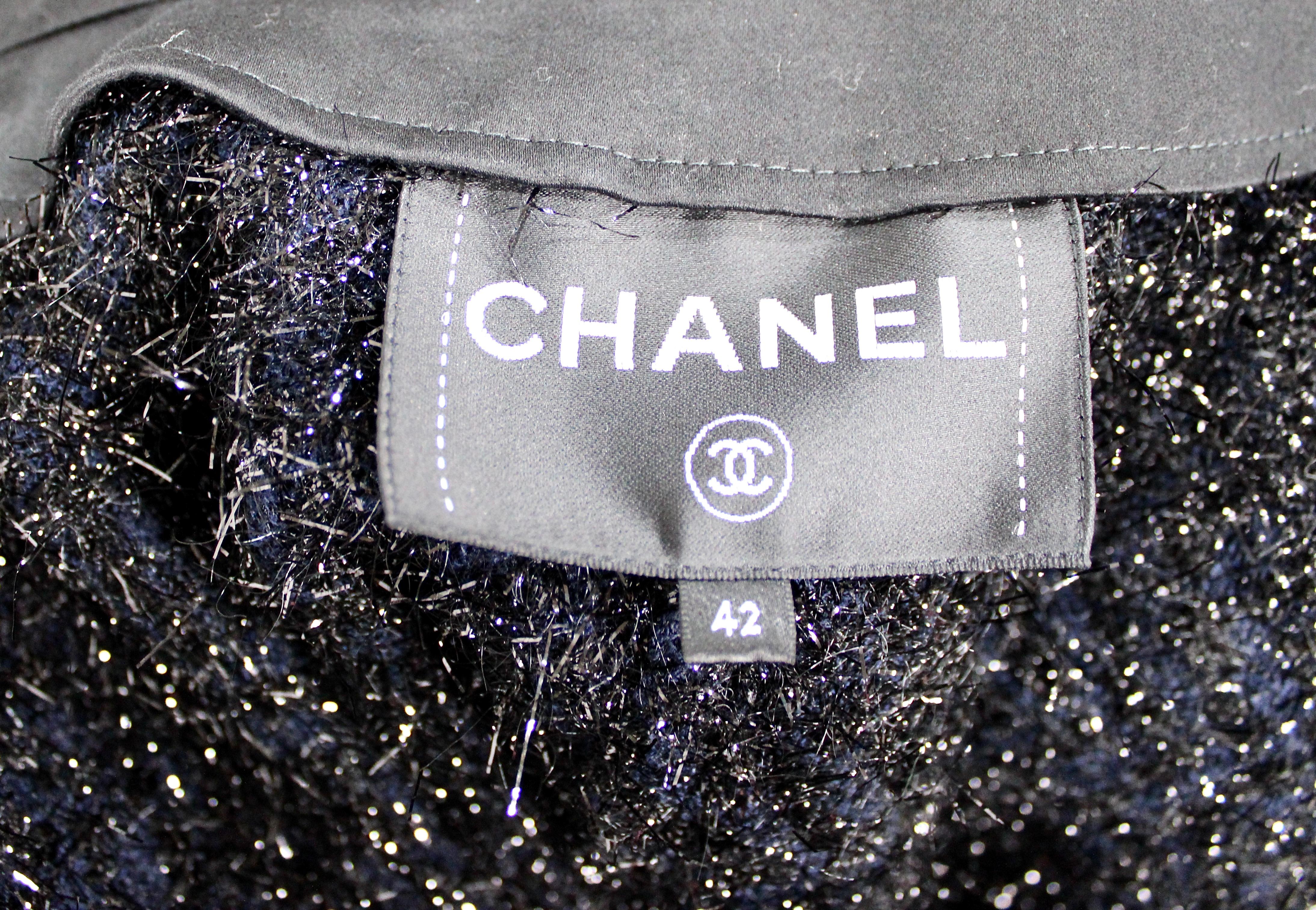 Capo Chanel nero e navy in misto lana metallizzata 2019 in vendita 3