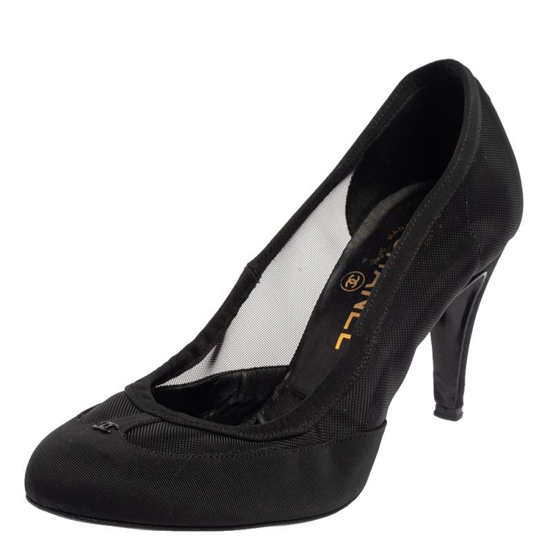 These fabulous pumps from Chanel will lend a luxurious appeal to your looks. They are crafted from canvas and net in black and feature a petite CC logo on the vamps. They come equipped with comfortable leather-lined insoles and stand tall on 9 cm