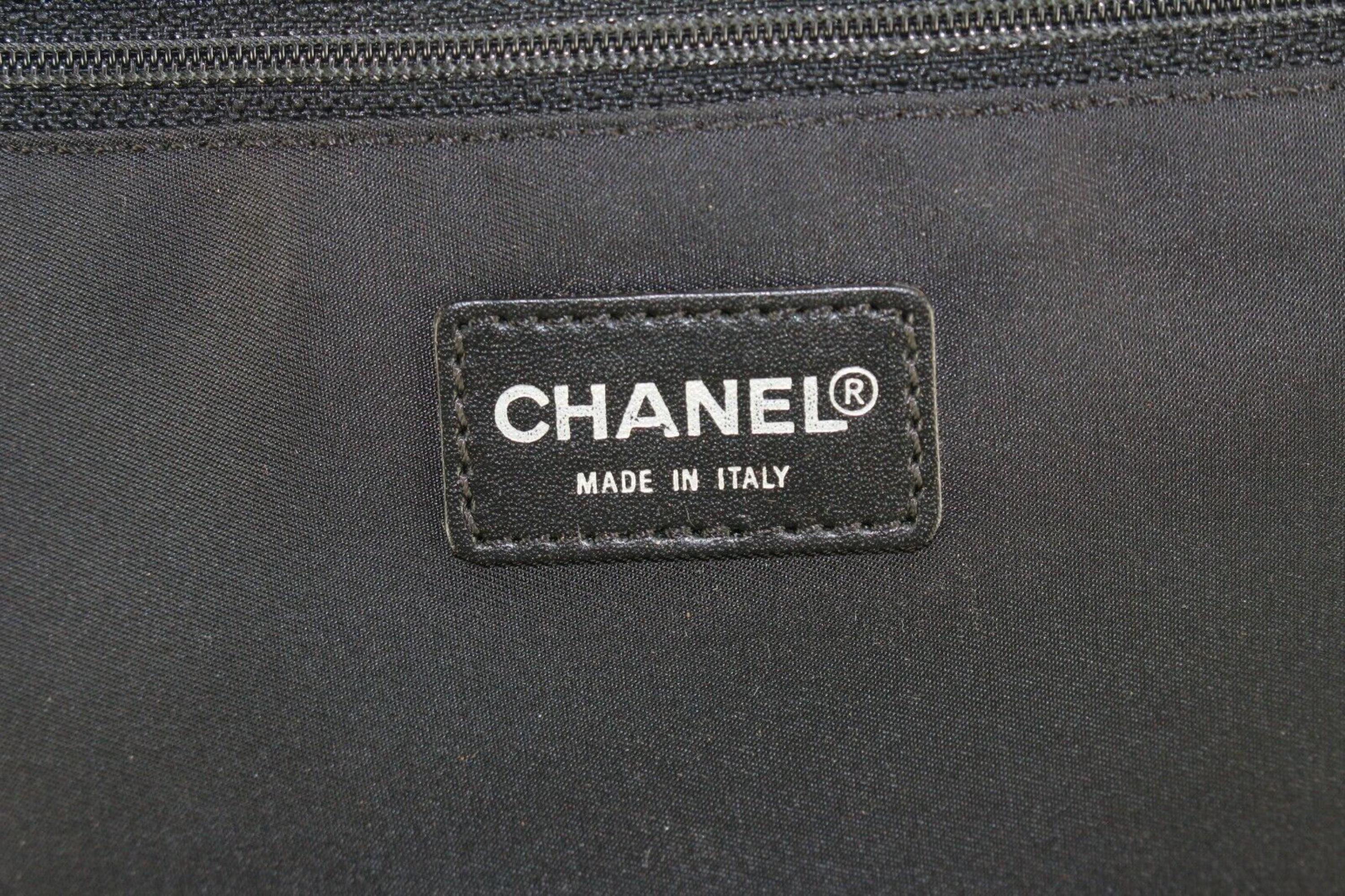 Chanel Schwarzer Neuer Linie Messenger Carry-On 8CAS0419 Damen im Angebot