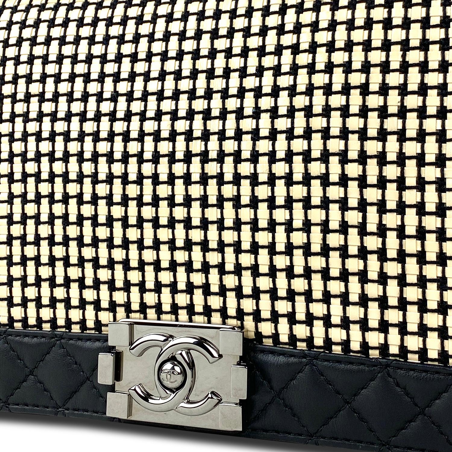 Chanel Black New Medium Boy Shoulder Bag For Sale 3
