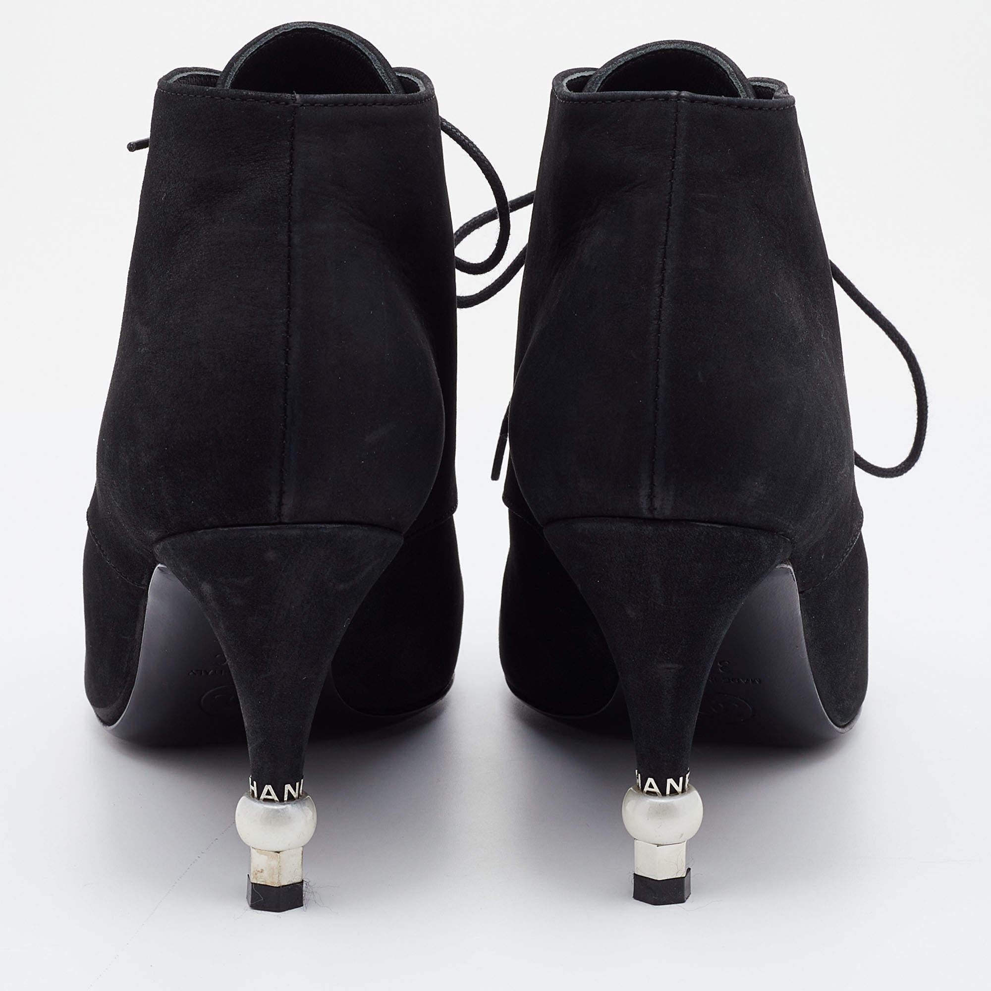 Chanel Black Nubuck and Patent Leather Cap Toe Embellished Booties Size 37 In Good Condition In Dubai, Al Qouz 2