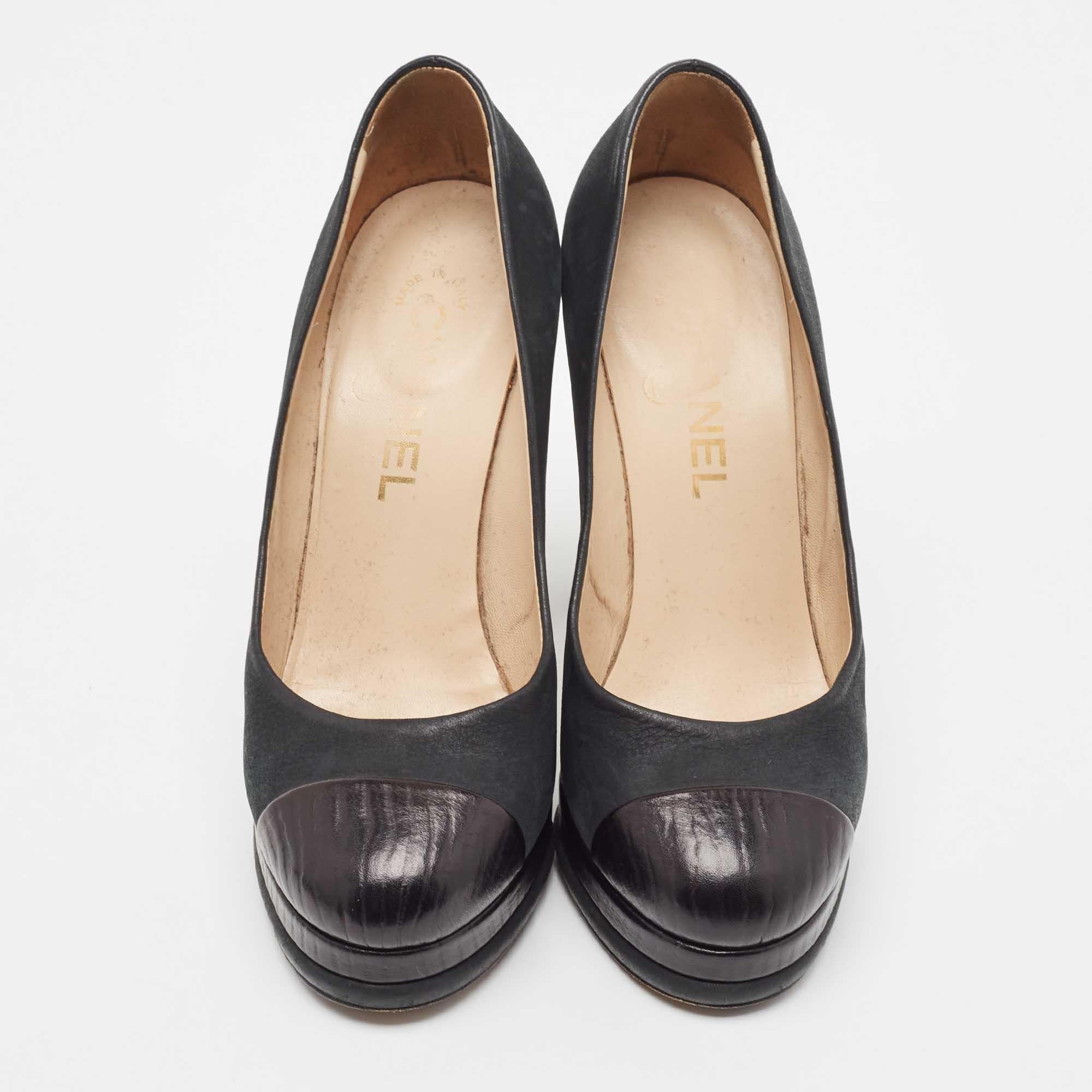 Wonderfully crafted shoes added with notable elements to fit well and pair perfectly with all your plans. Make these Chanel pumps yours today!

Includes: Original Dustbag