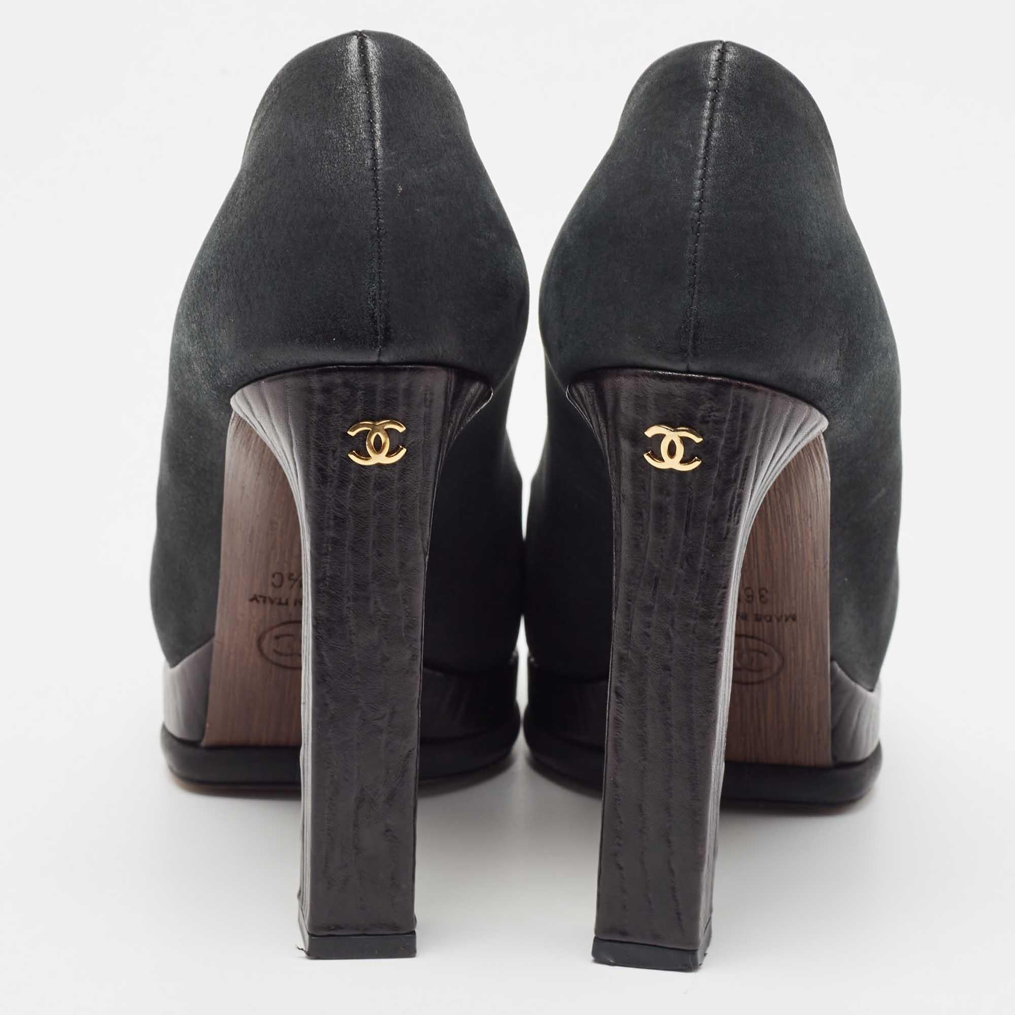 Chanel Black Nubuck Leather Cap Toe Block Heel Pumps Size 36.5 In Excellent Condition In Dubai, Al Qouz 2