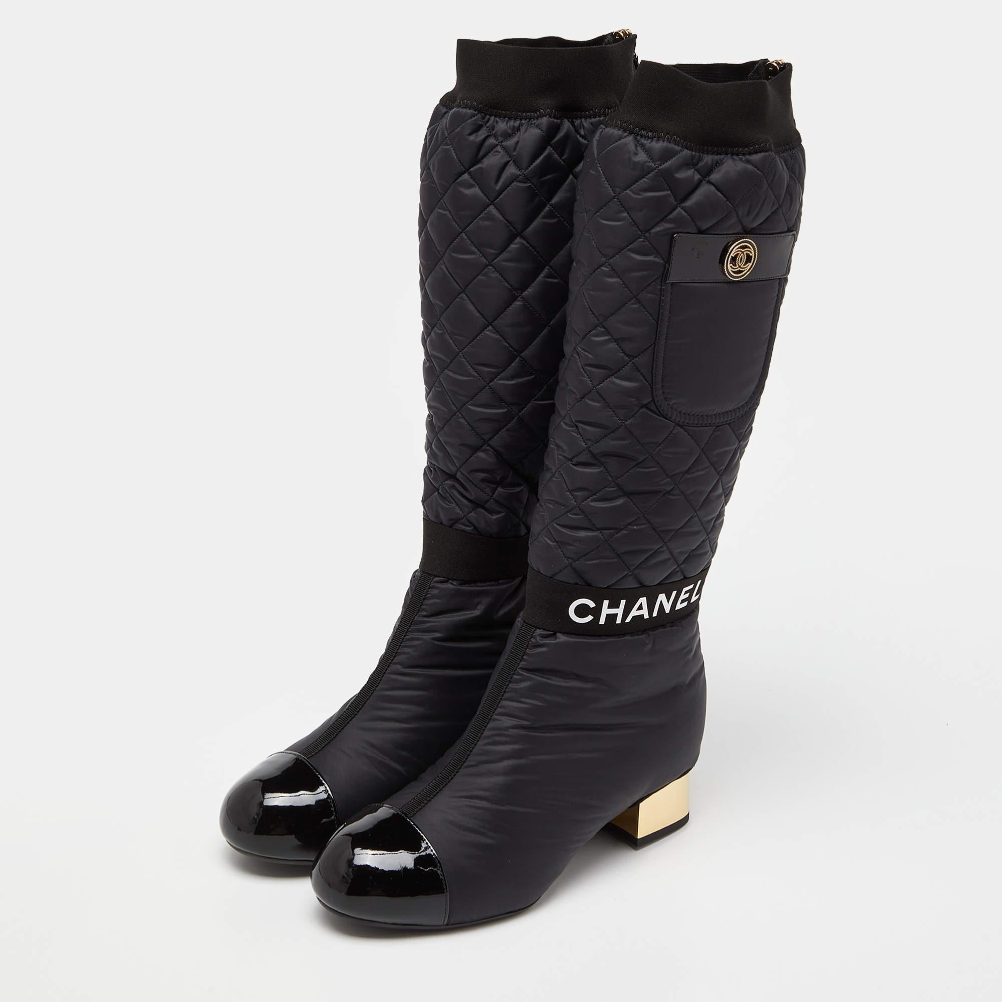 Enjoy the most fashionable days with these Chanel knee-high boots. Modern in design and craftsmanship, they are fashioned in nylon and patent leather with brand accents and gold-tone heels.

