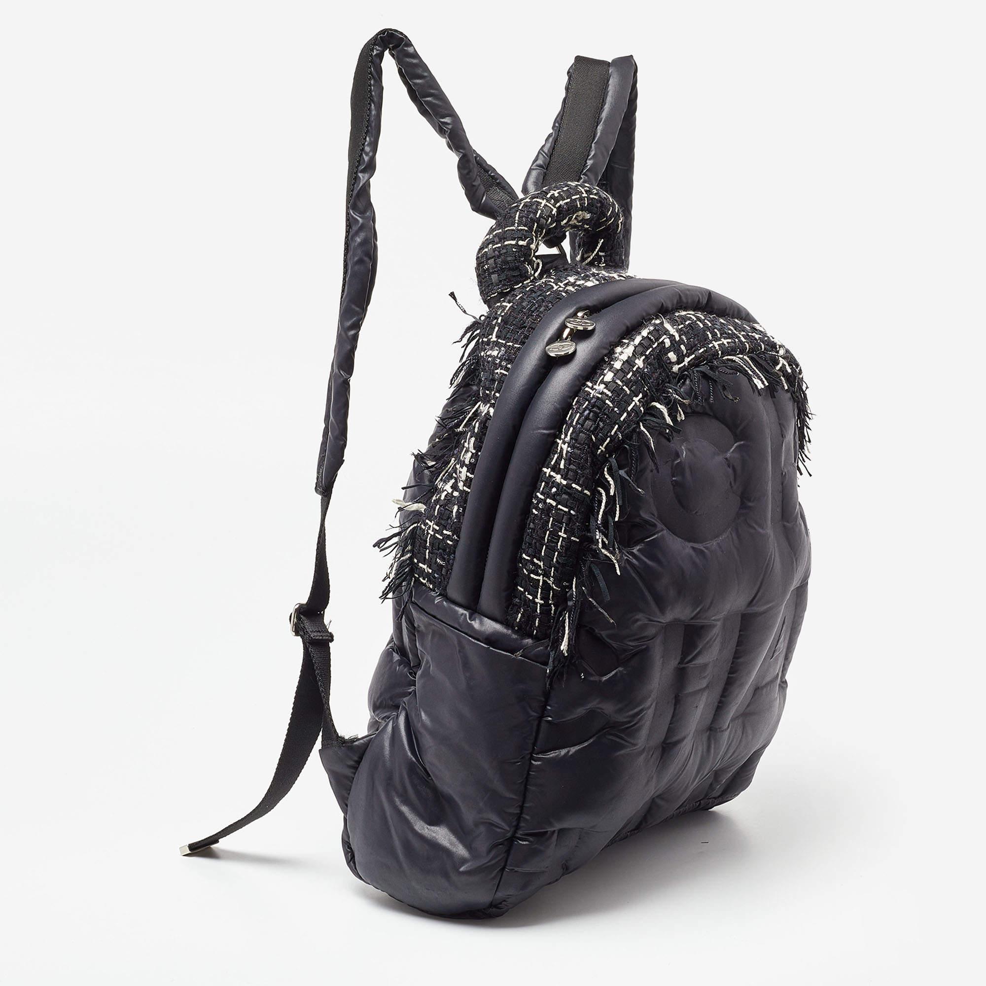 Marked by flawless craftsmanship and enduring appeal, this Chanel backpack is bound to be a versatile and durable accessory. It has a practical size.

