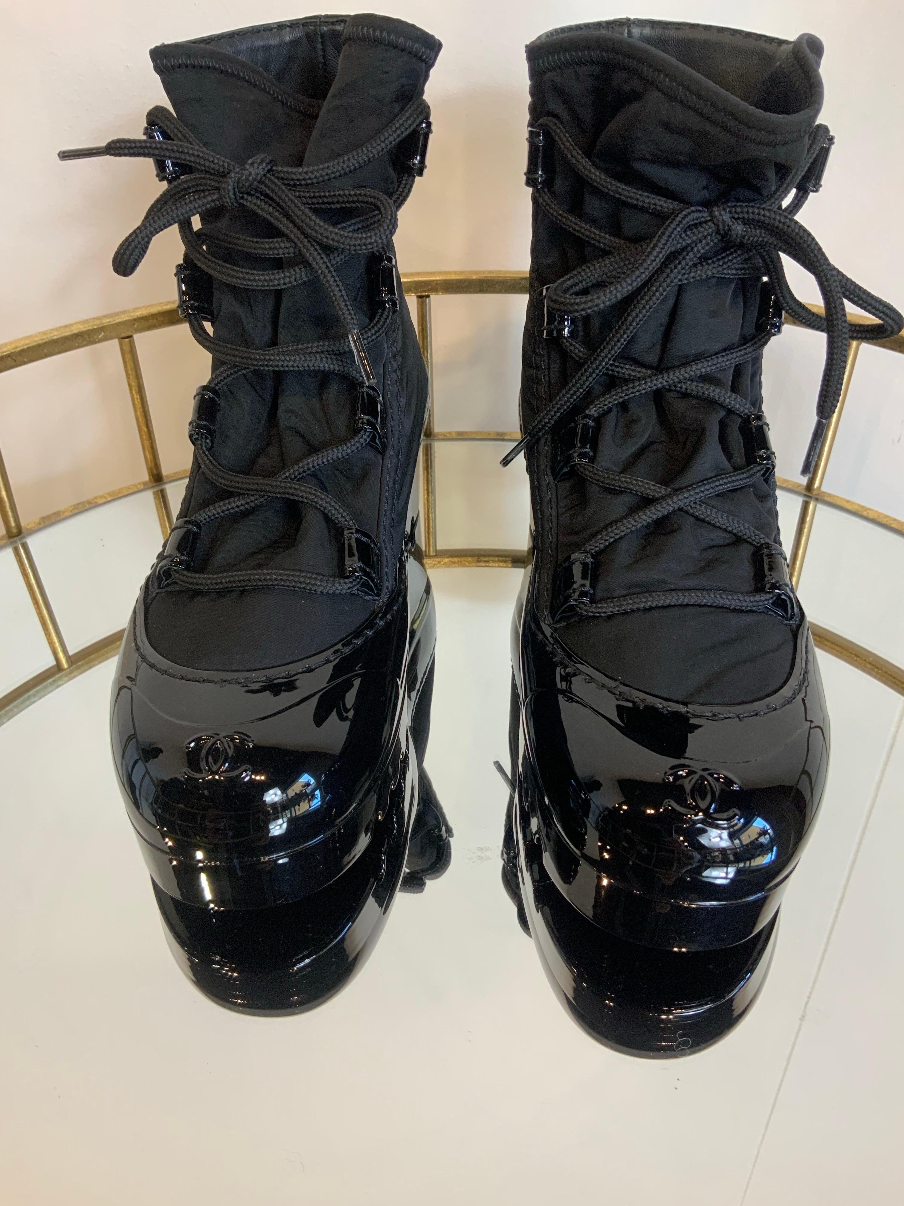 Chanel - Bottines en nylon noir Neuf - En vente à Carnate, IT