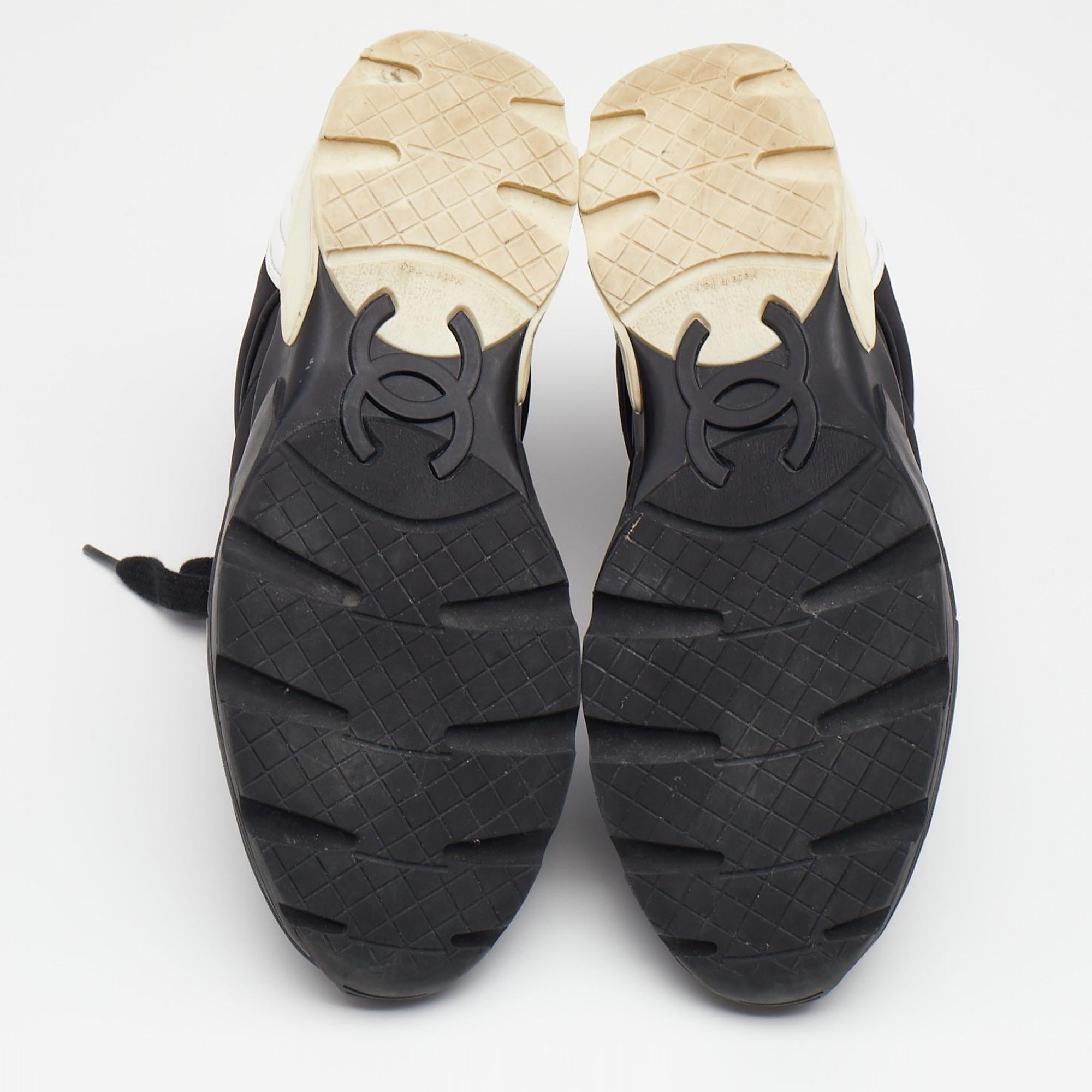 Chanel - Baskets basses CC en nylon noir, taille 38,5 1