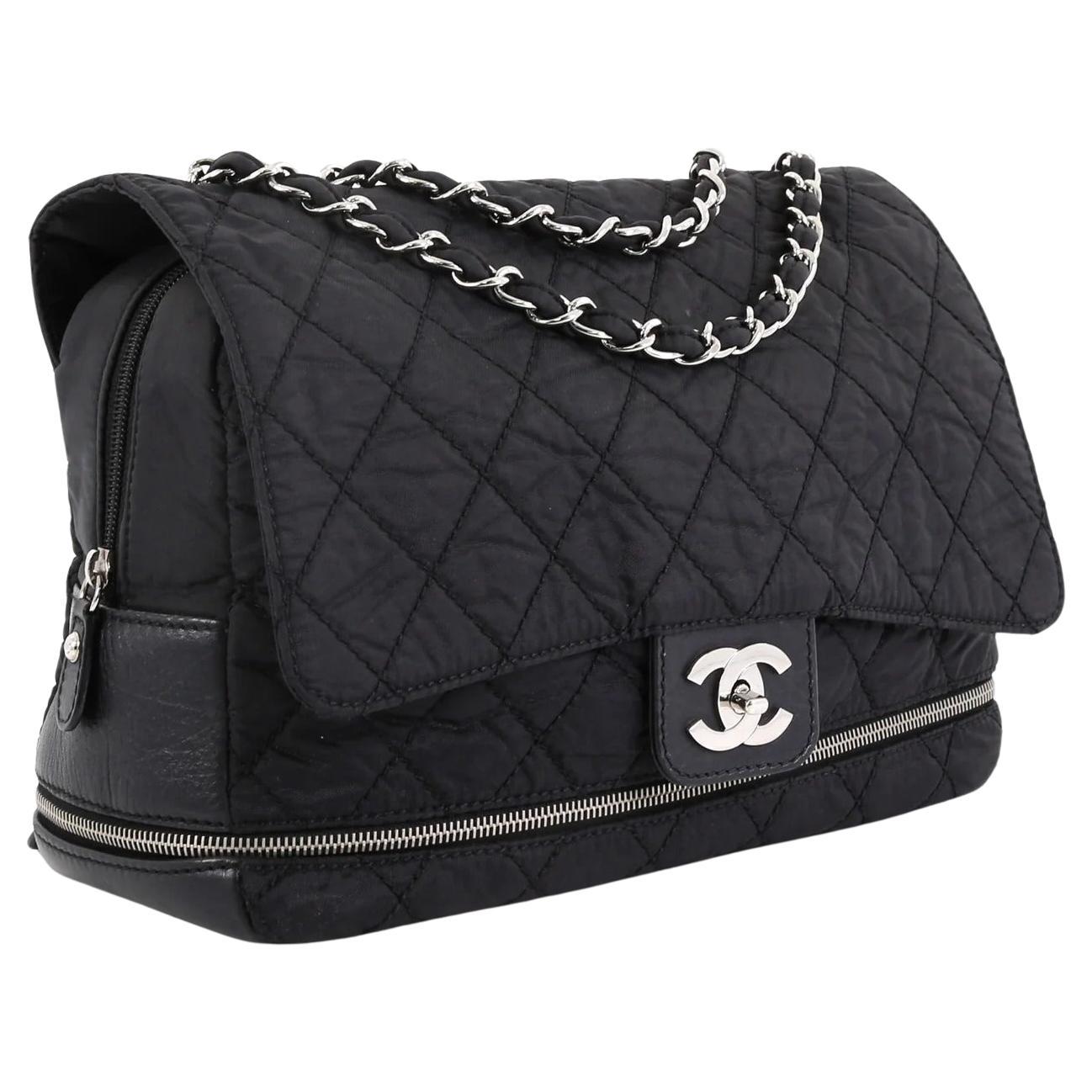 Chanel Bolso con solapa de cadena de nailon negro y matelassé