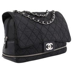 Chanel Borsa a tracolla con pattina in nylon nero Matelasse