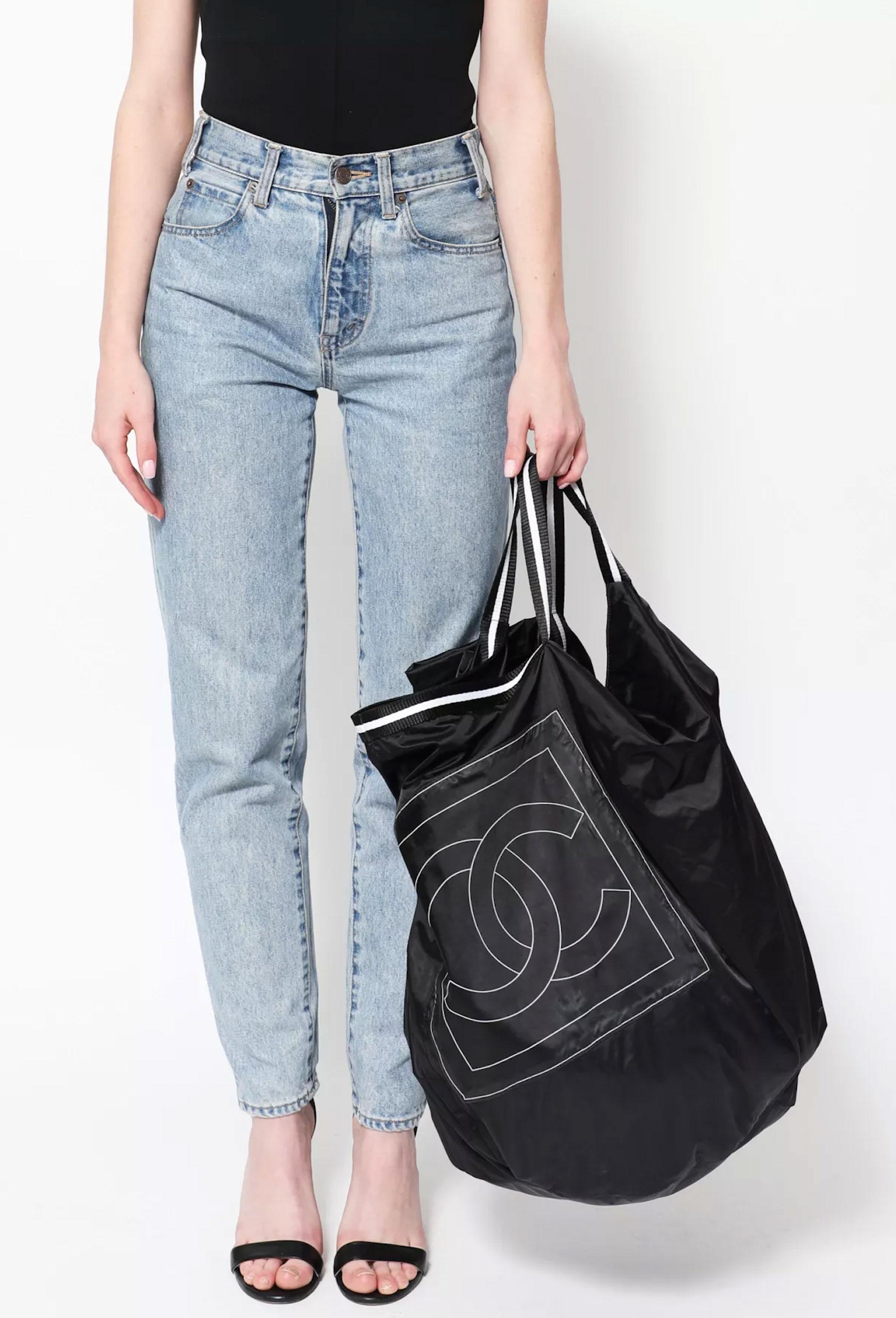 Chanel Nylon Microfiber Large CC Logo Gym Travel Sport Bag

Year: 2008 {16 Years Vintage}
Black Nylon Exterior
Black and White shoulder strap
Extra Large CC stitching
Mesh Interior Lining
Centered zippered pocket
Strap drop: 20