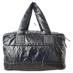 Chanel Schwarze gesteppte Cocoon Puffer Tote Bag aus Nylon