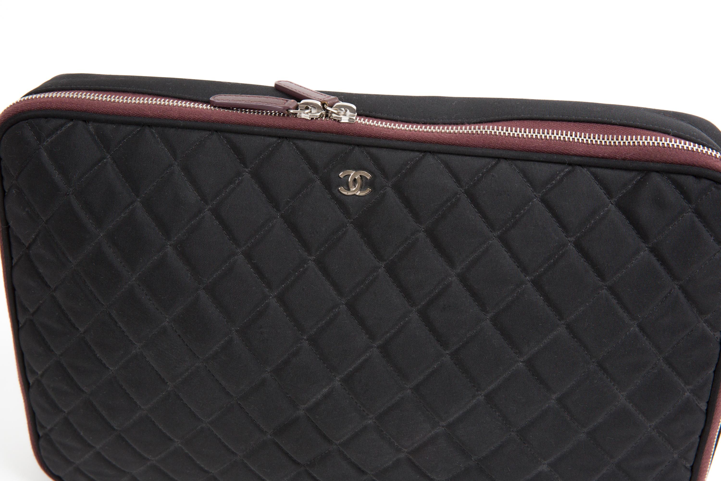 Chanel Black Nylon Quilted Large Clutch Case In Good Condition For Sale In Paris, FR