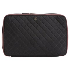 Chanel - Grande pochette matelassée en nylon noir