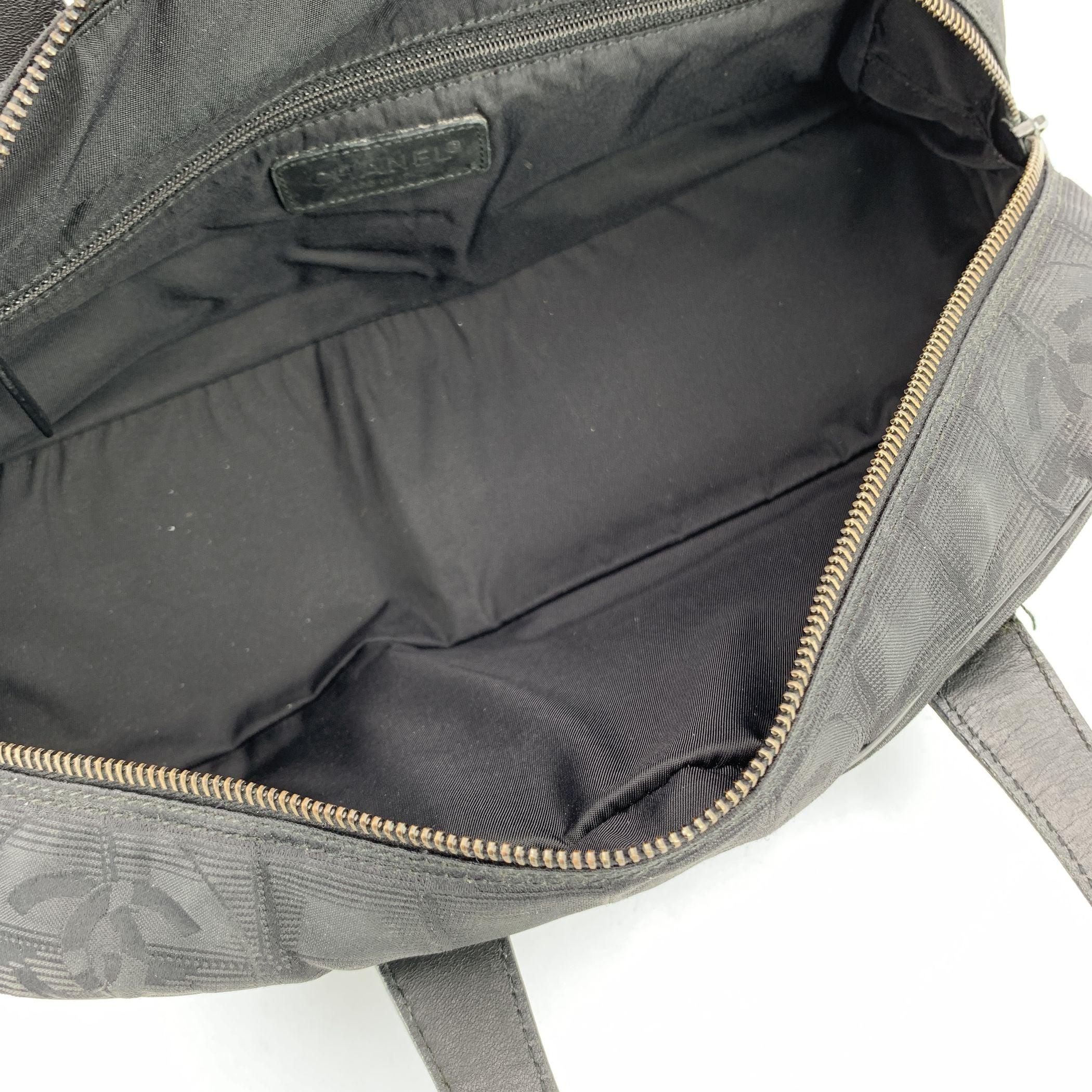 Chanel - Sac de voyage en nylon Bassotto - Top Handle - noir Bon état - En vente à Rome, Rome