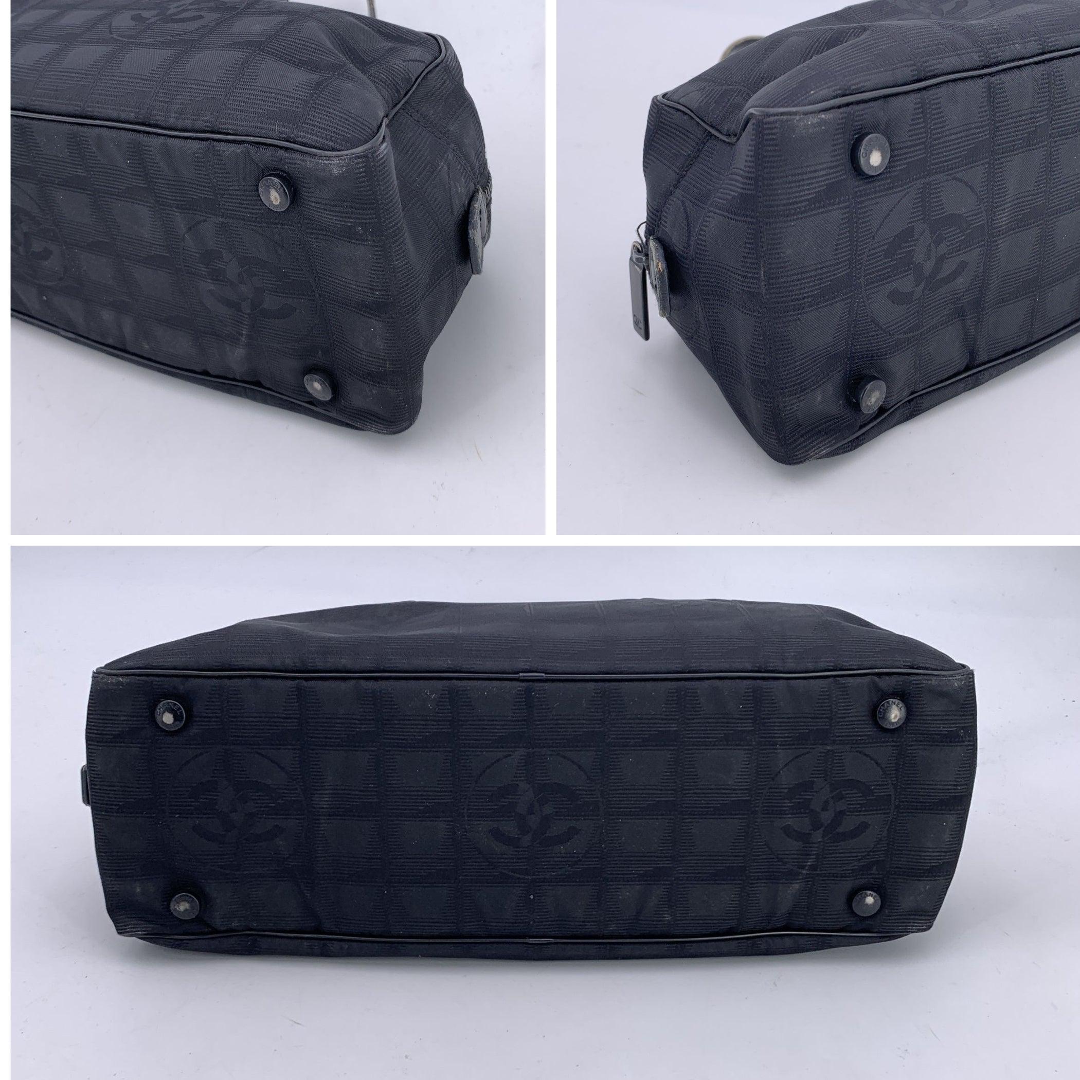 Chanel - Sac de voyage en nylon Bassotto - Top Handle - noir en vente 1