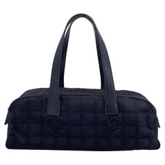 Chanel Schwarze Nylon Travel Line Bassotto Top Handle Bag aus Nylon