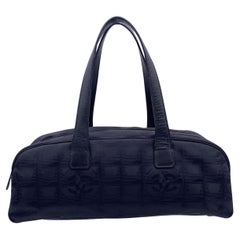 Chanel Schwarze Nylon Travel Line Bassotto Top Handle Bag aus Nylon