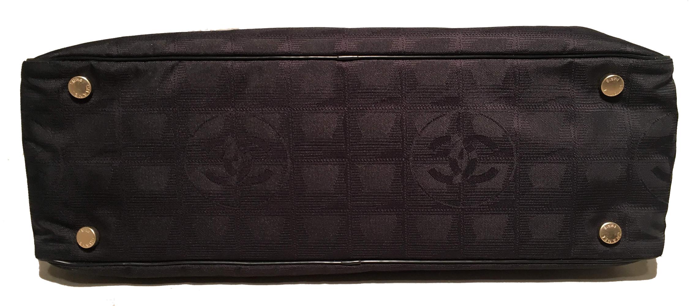 Chanel Traveline Handtasche aus schwarzem Nylon Damen im Angebot